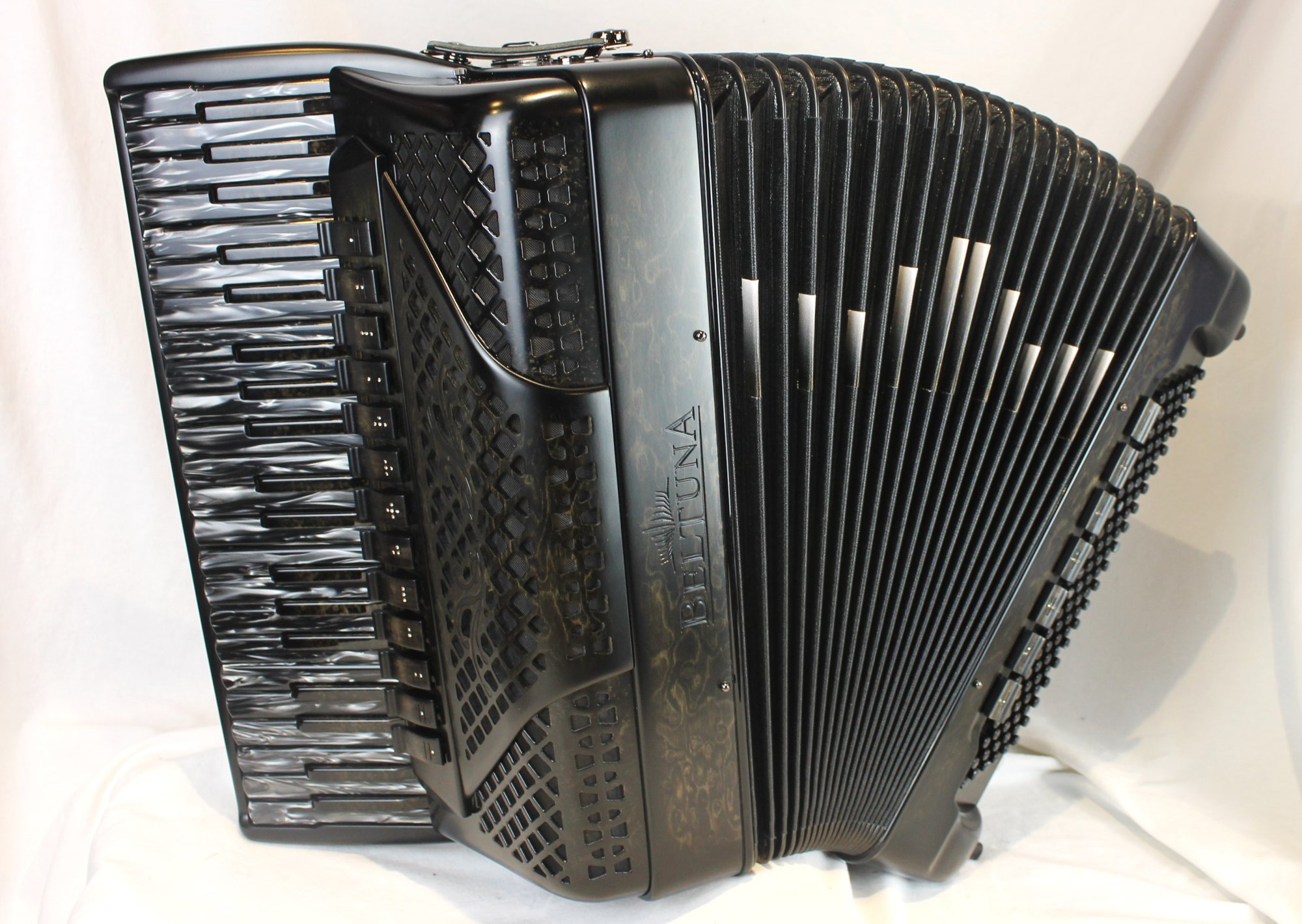 NEW Obsidian Black Maple Beltuna Spirit V Compact Piano Accordion