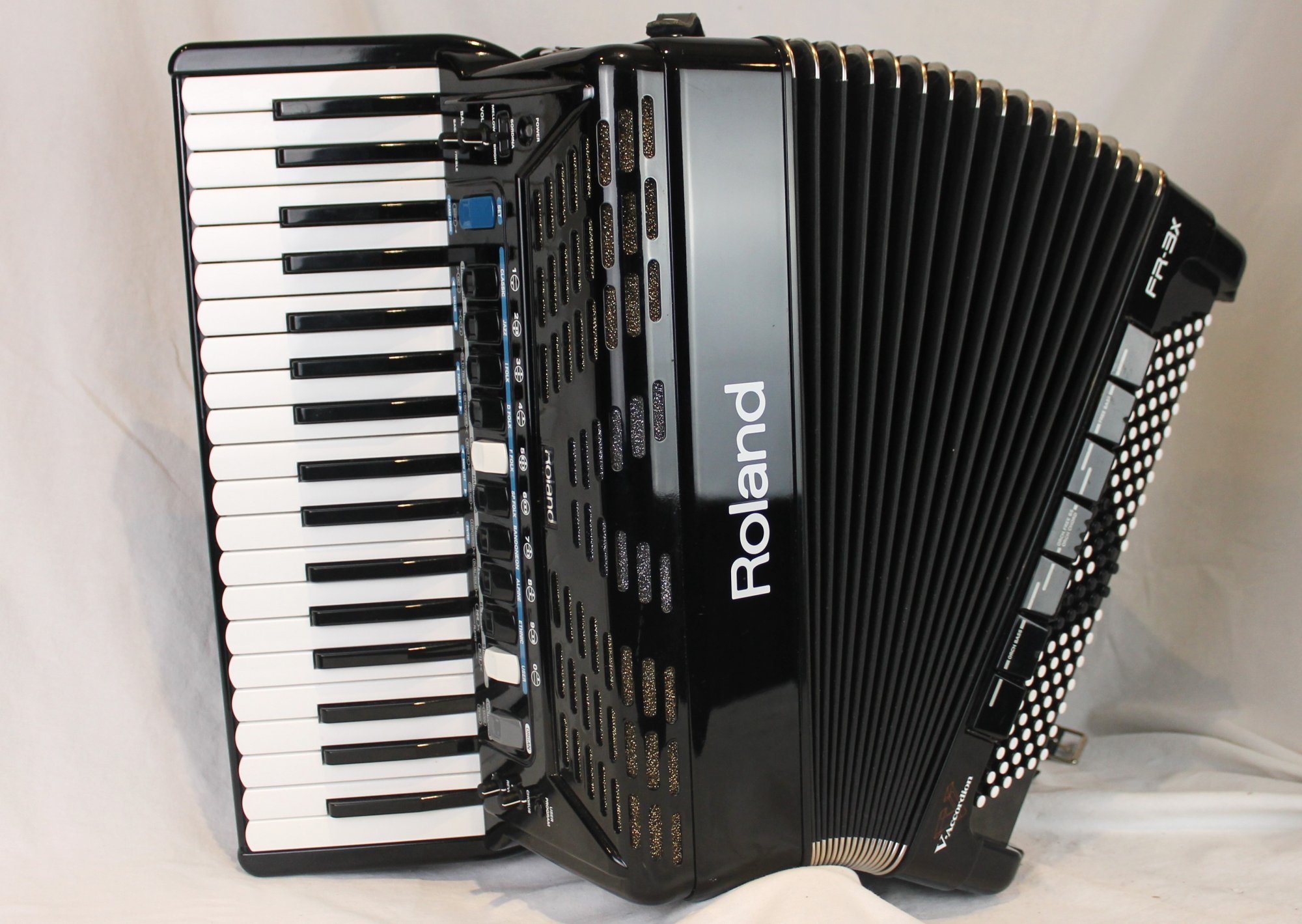 6672 - Black Roland FR-3X-BK Piano Accordion 37 120 Previous