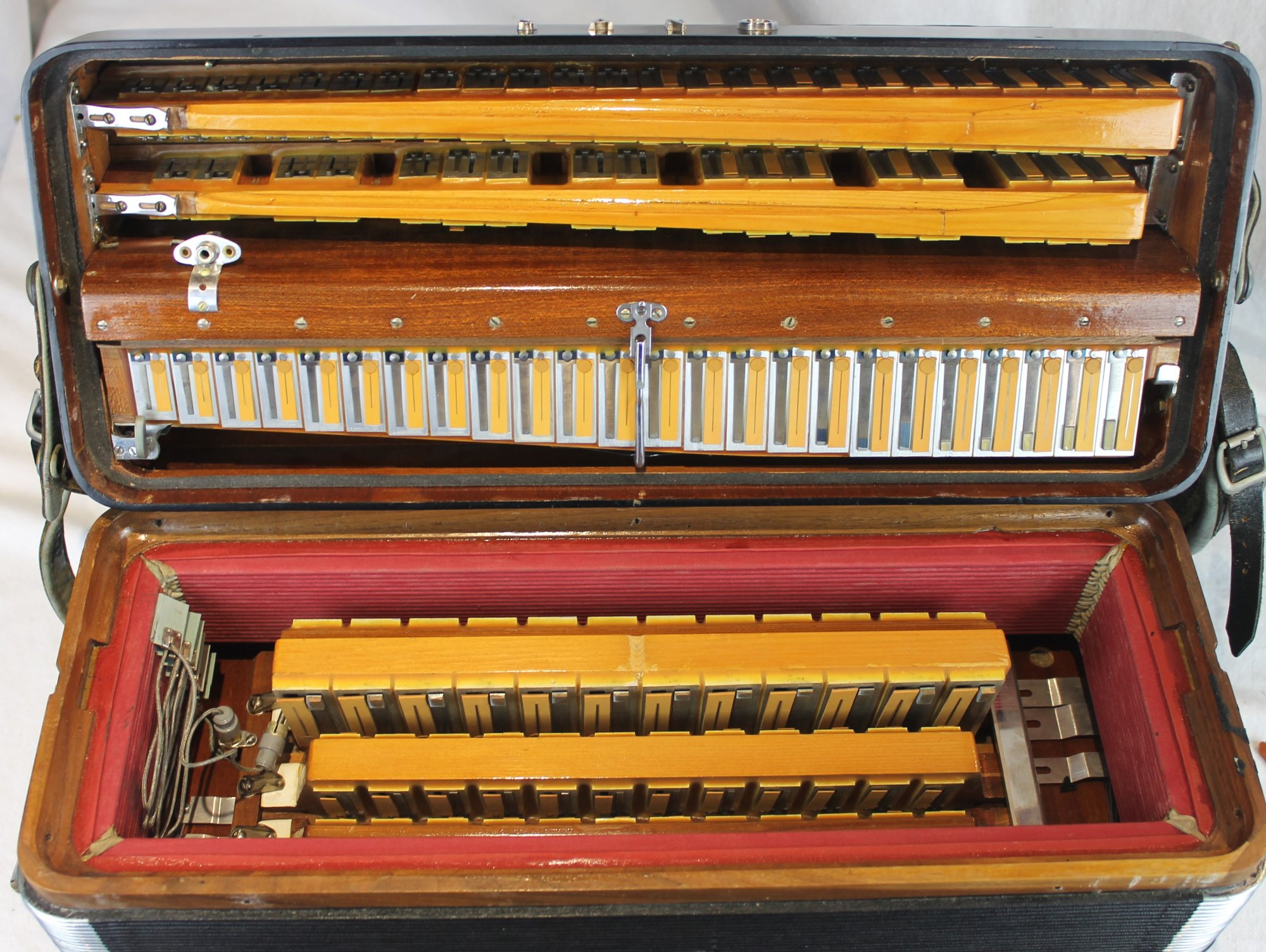 6863 - Black Sano Stereo Sixty - Concert Master Piano Accordion