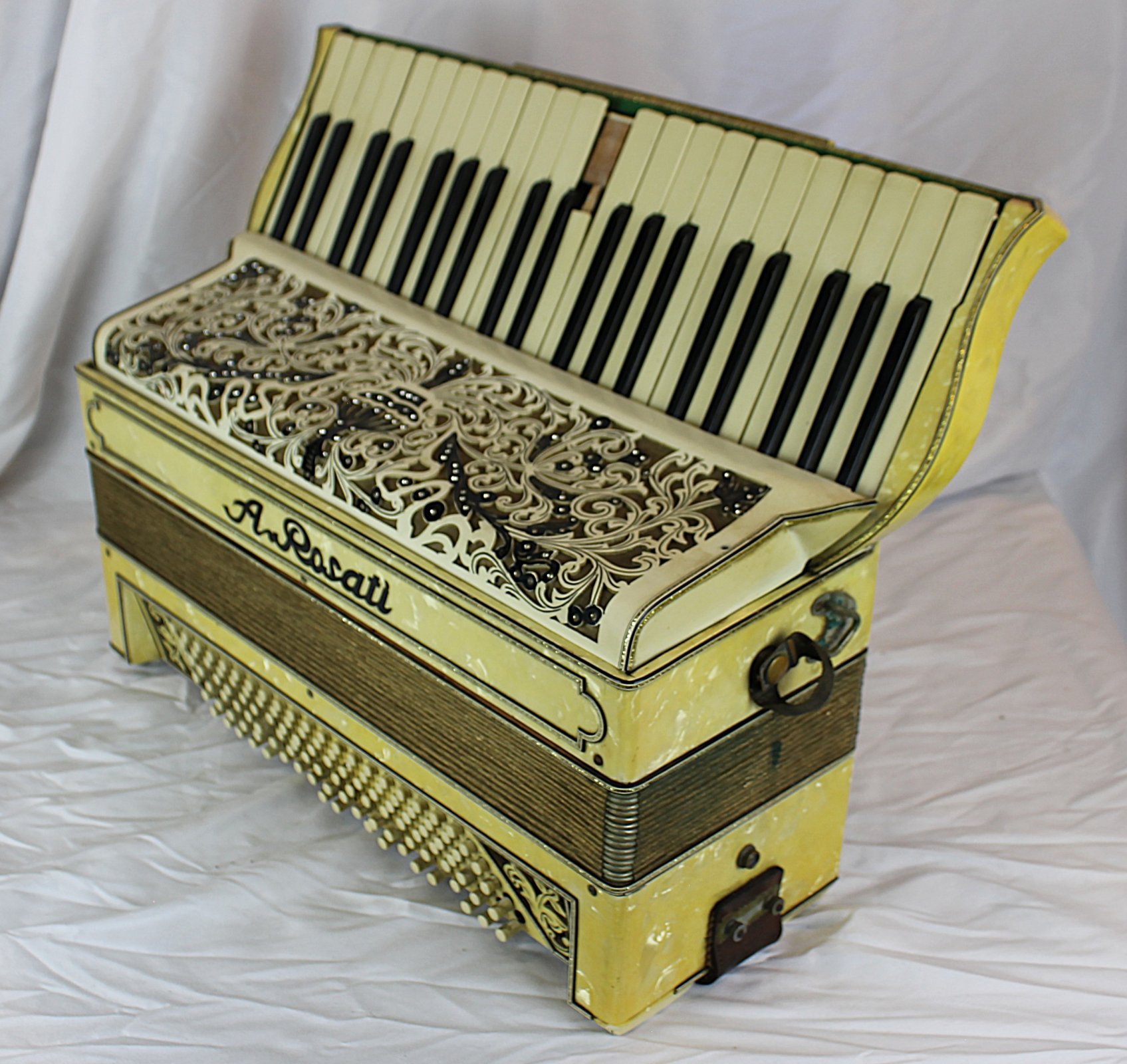 7718 - Antique Decorated A.Rosati Piano Accordion LMM 41 120