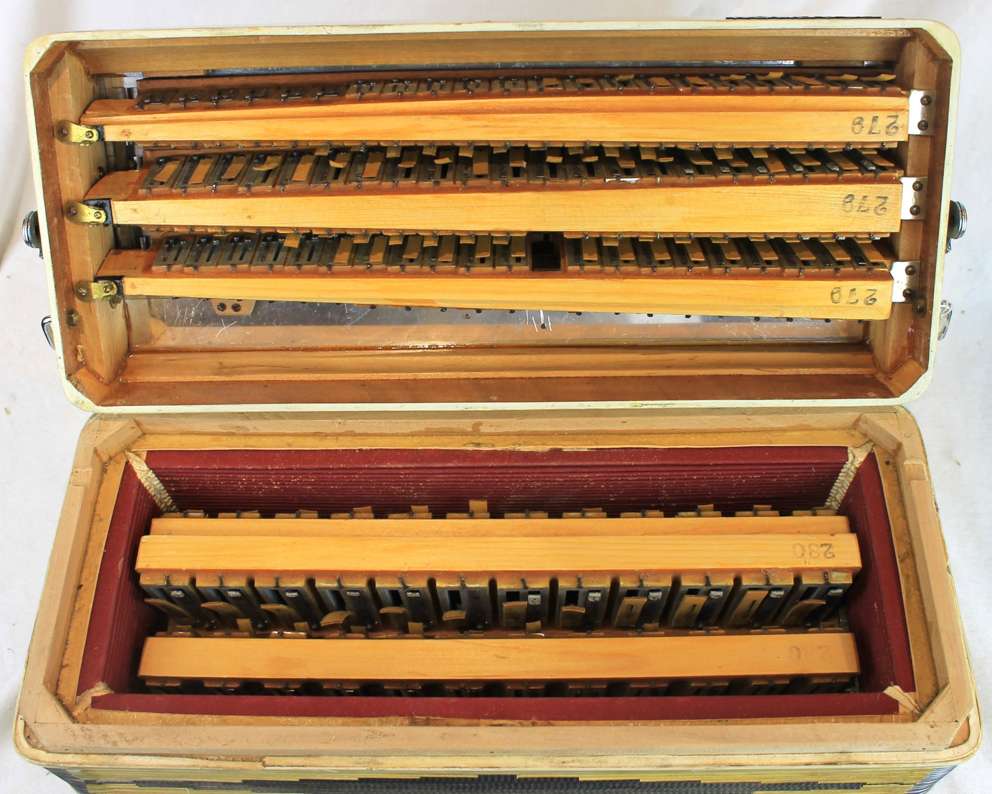 6847 - Cream Acmette Piano Accordion LMH 41 120 - FIXER UPPER FOR