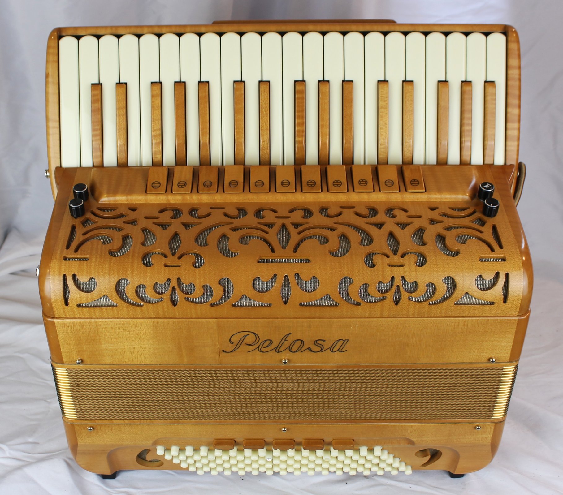 7673 - Cherry Petosa Artista Pro Piano Accordion LMMH 37 96
