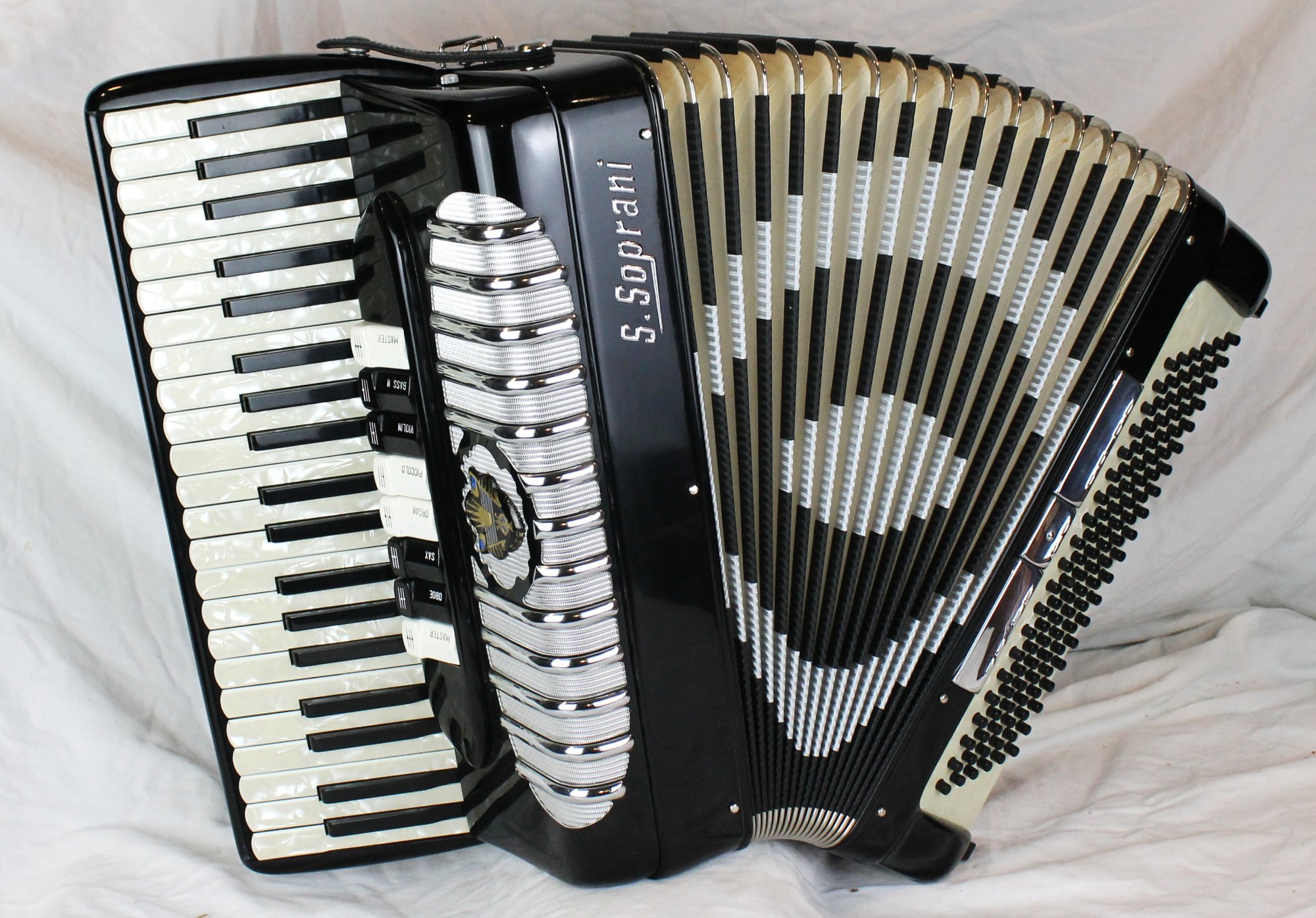 8322 - Excellent Black Chrome S.Soprani Eye of Sauron Piano