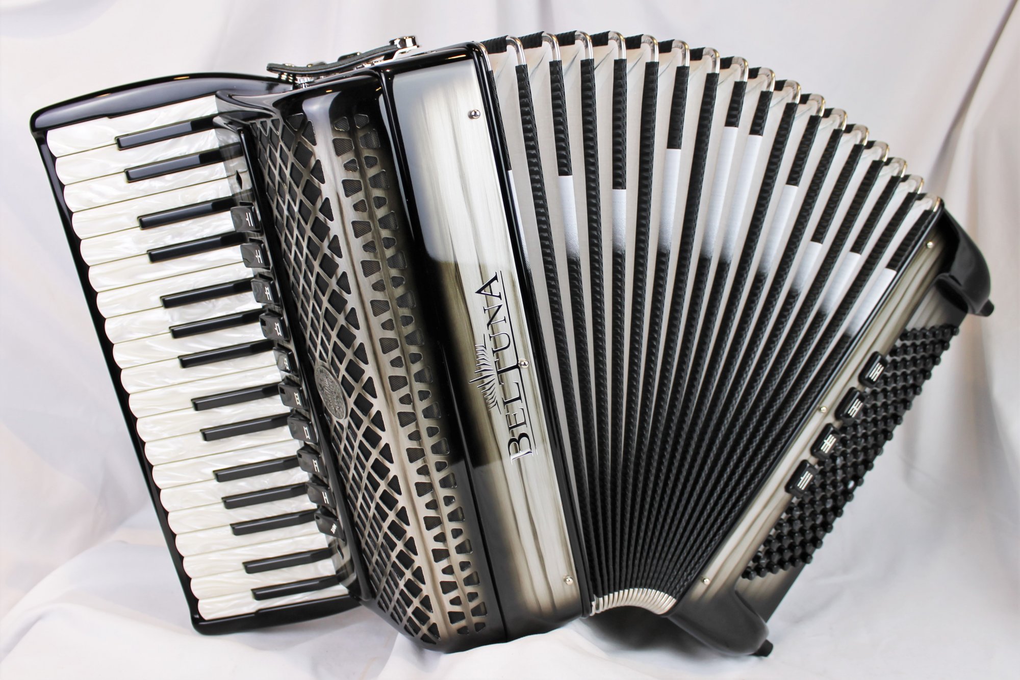 NEW Platinum Beltuna Studio IV Compact Piano Accordion LMMM 34 96