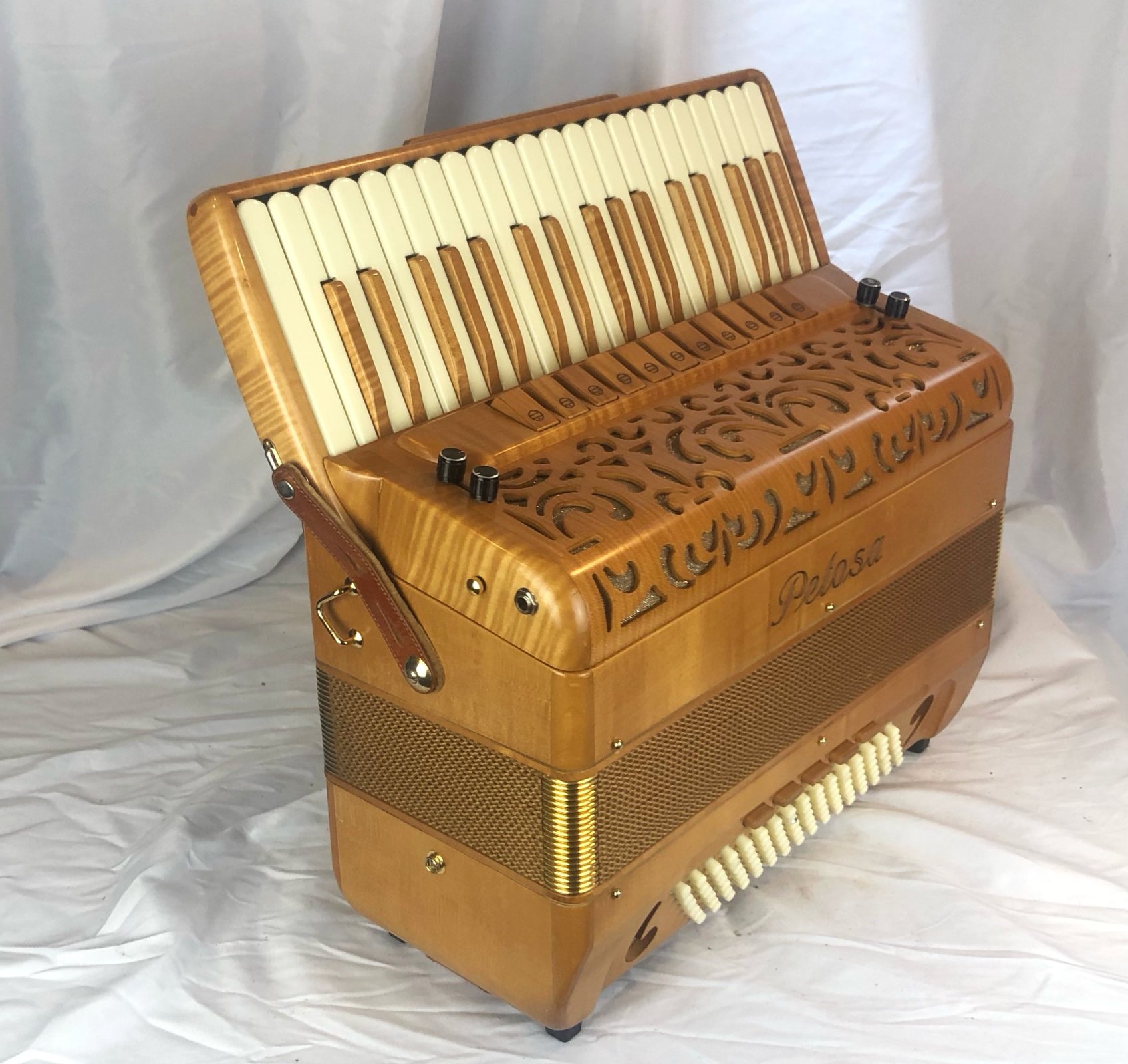 7673 - Cherry Petosa Artista Pro Piano Accordion LMMH 37 96