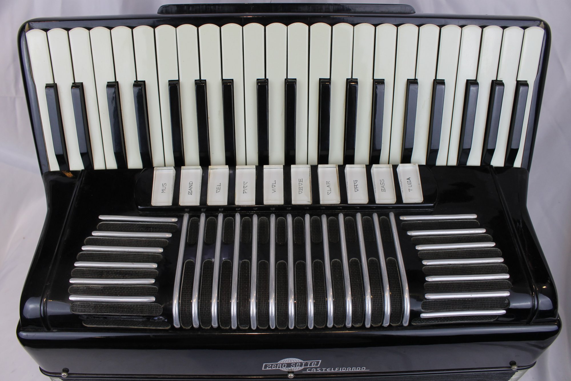 4246 - Black Zero Sette Piano Accordion LMMH 41 120