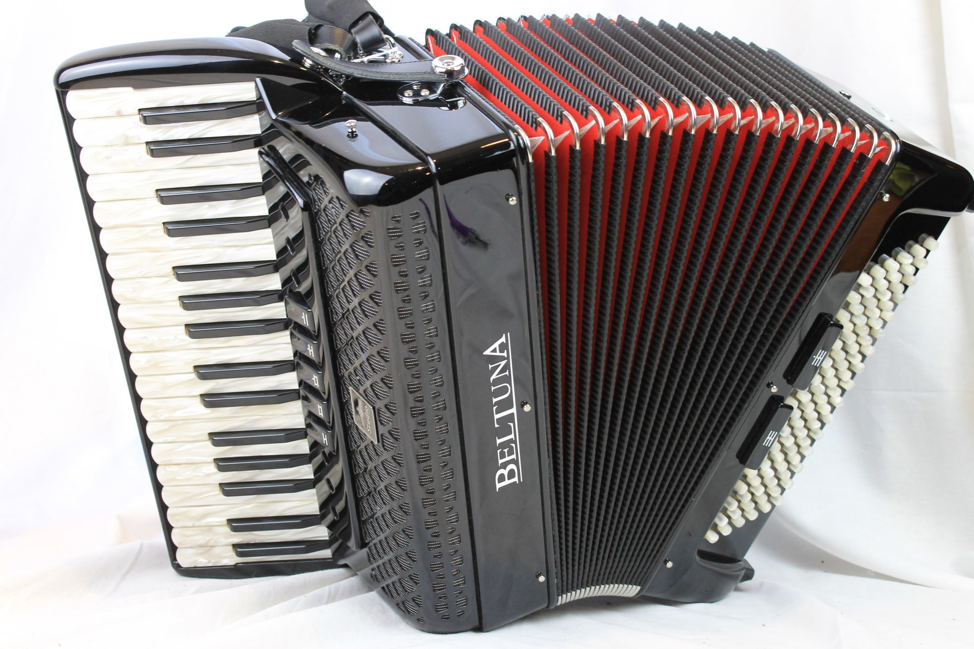 NEW Black Beltuna Studio III Piano Accordion LMM 34 96