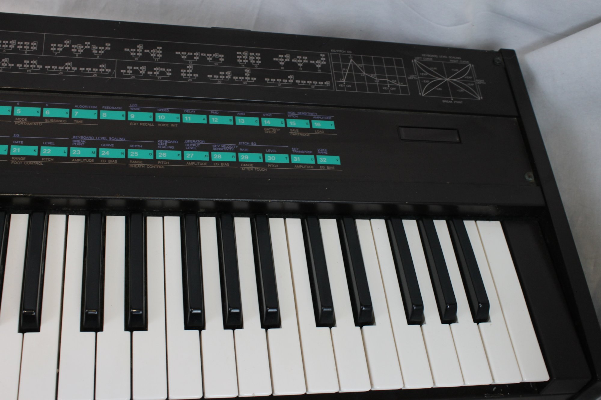 3371 - Yamaha DX-7 Digital Keyboard Synthesizer 61 Keys