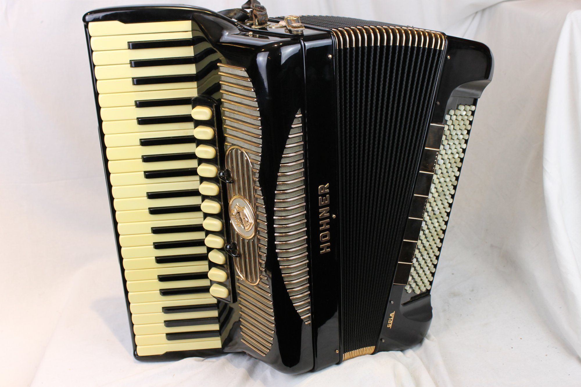 3423 Black Hohner Gola Piano Accordion LMMH 45 191