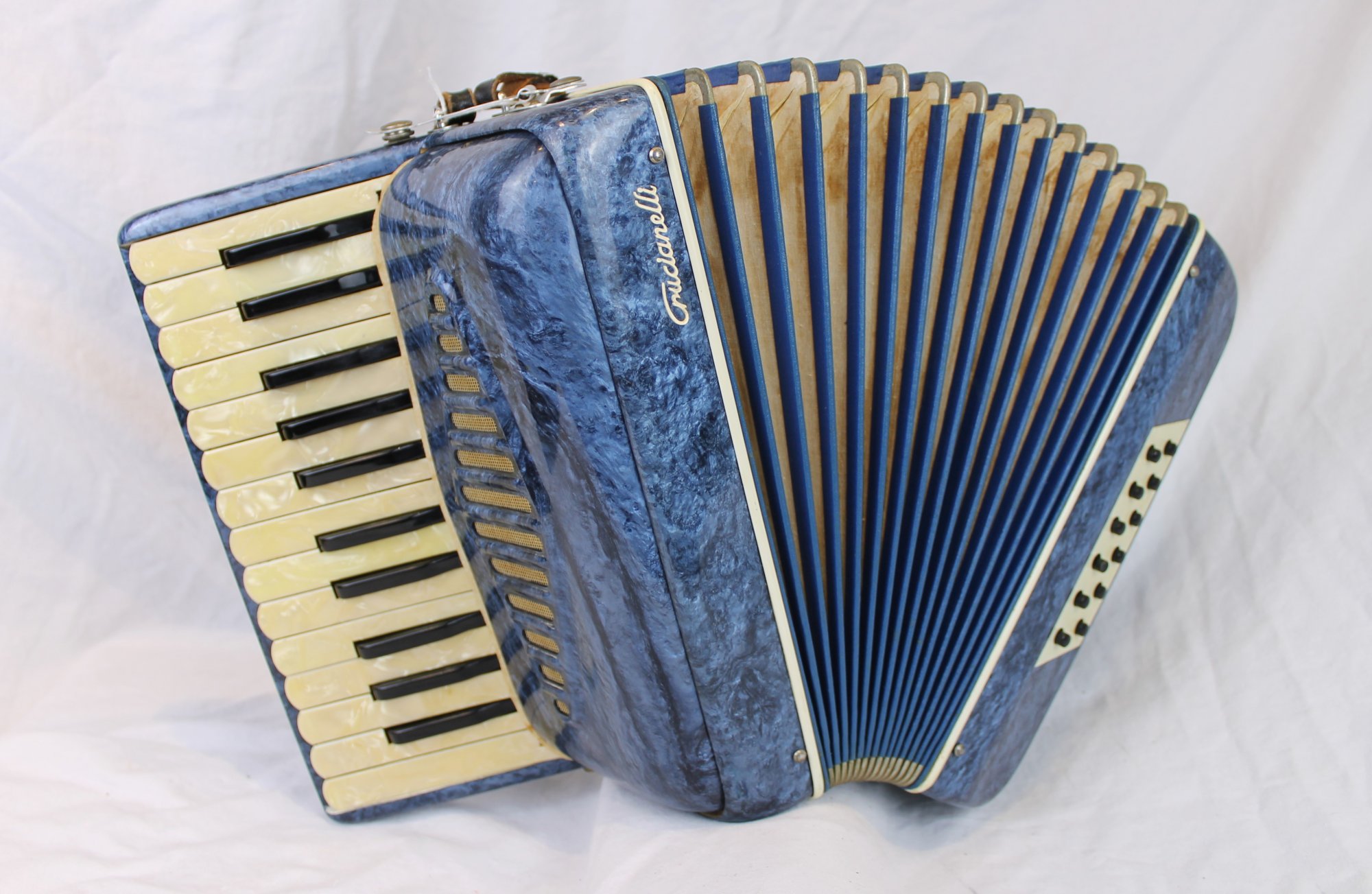 Crucianelli アコーディオン 青 Crucianelli アコーディオン 青 鍵盤楽器