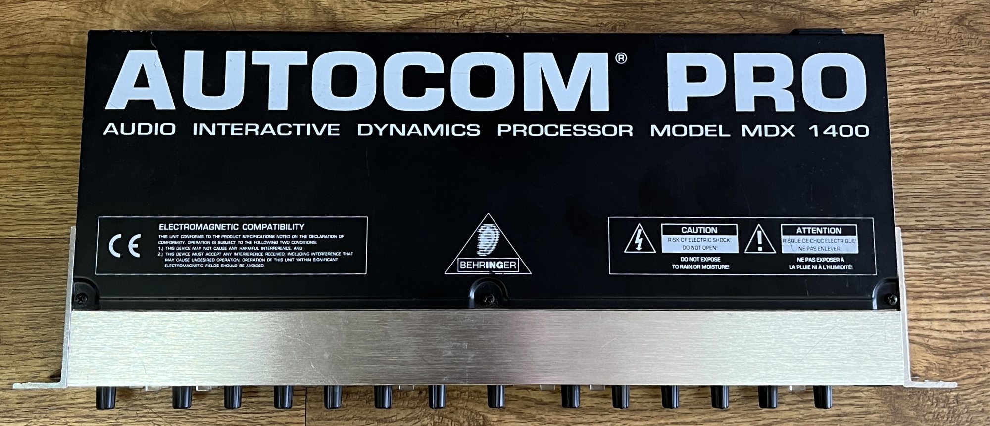 BEHRINGER COMPOSER PRO MDX 2200（ベリンガー コンプレッサー