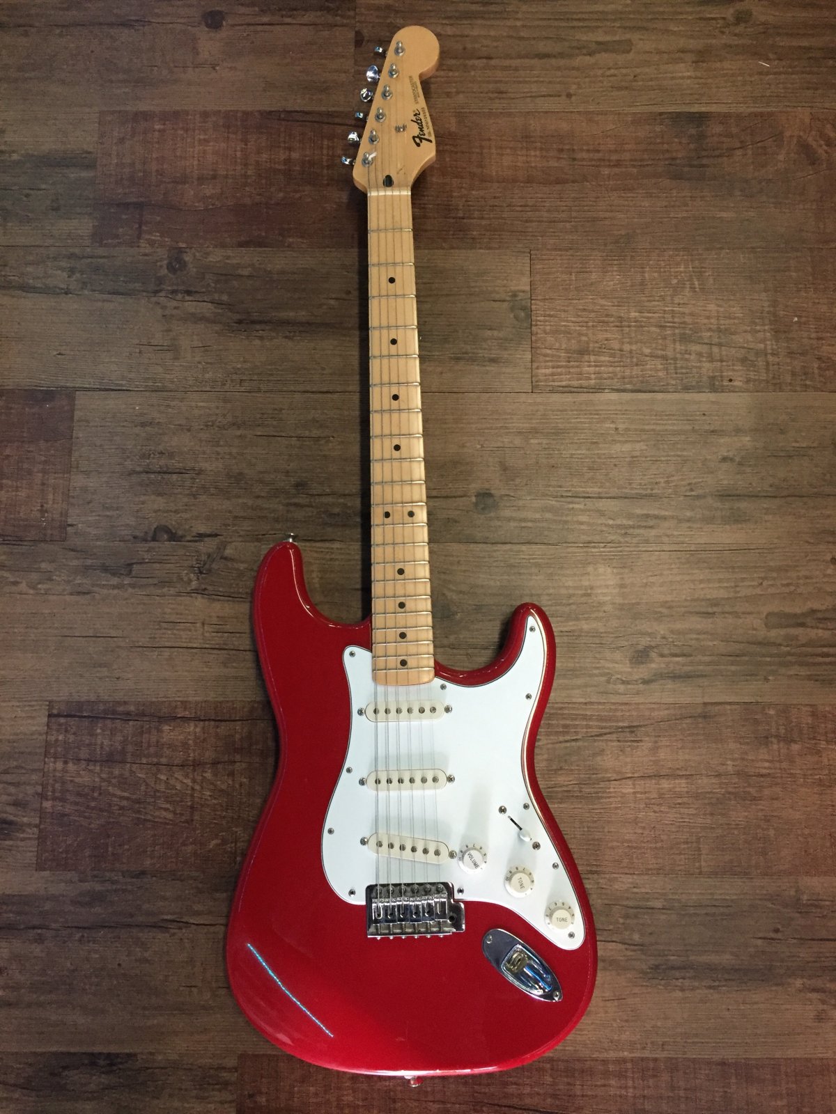 FENDER STANDARD STRATOCASTER EL. GUITAR MAPLE NECK RED 1996 (USED)