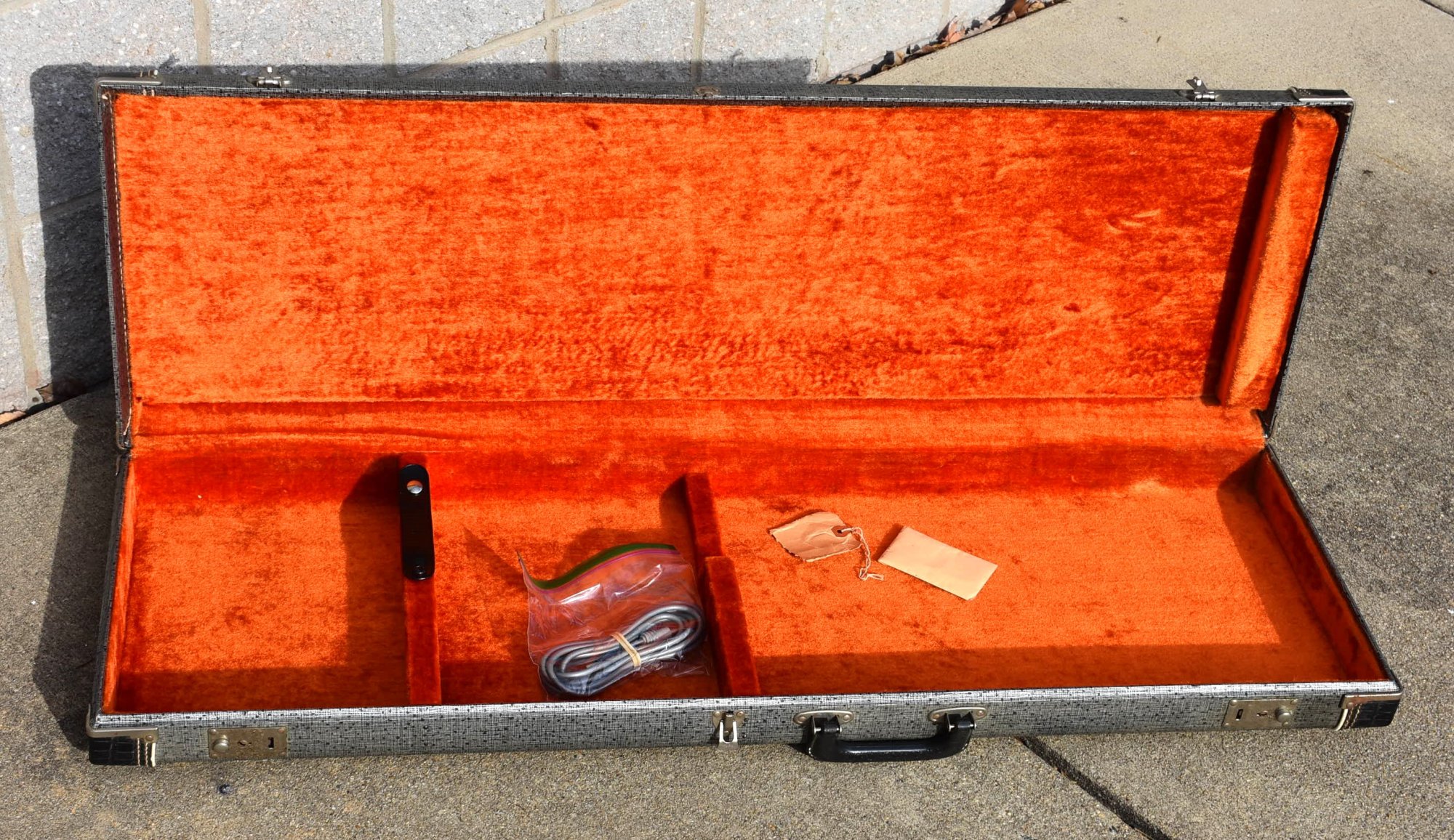1960s-fender-electric-guitar-case