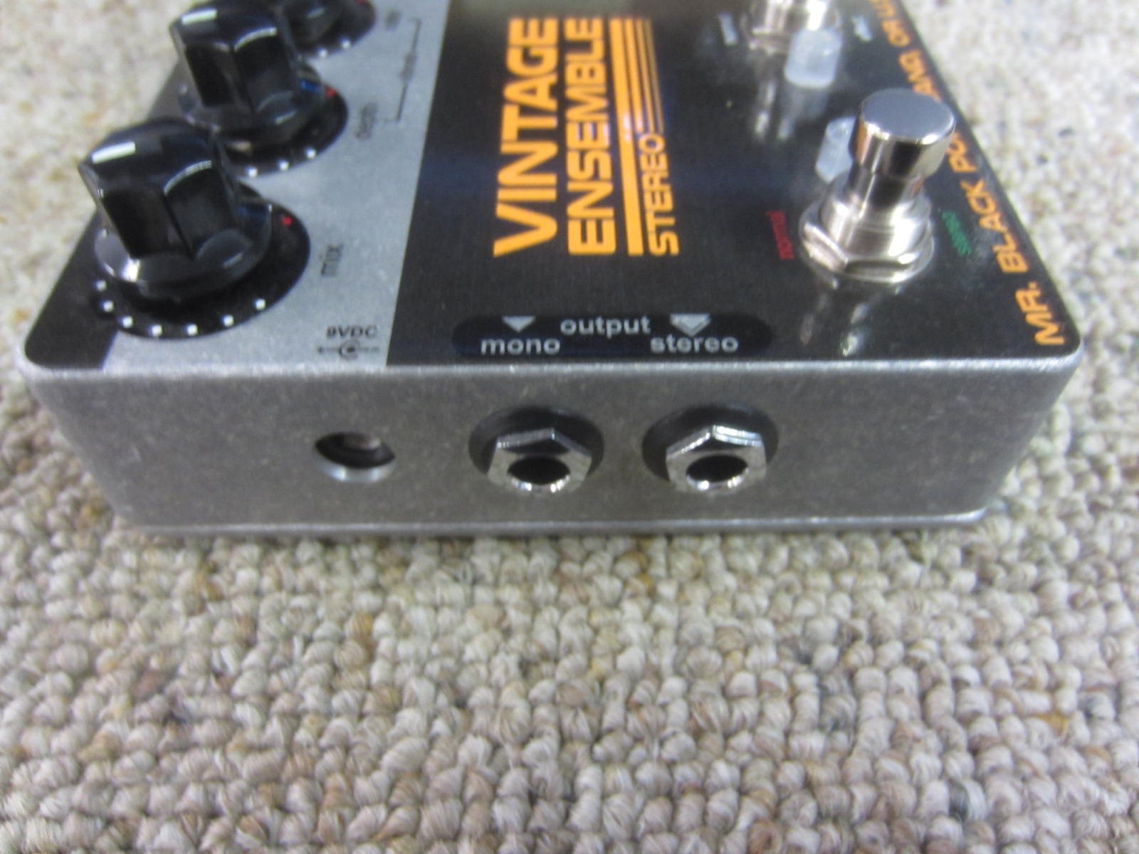 Mr. Black Stereo Vintage Ensemble Chorus/Vibrato Pedal