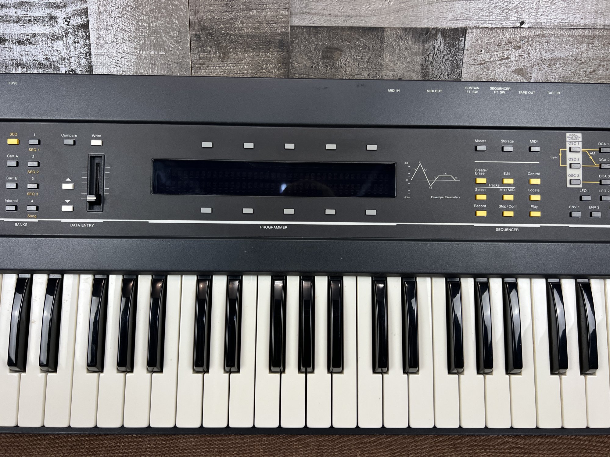 ENSONIQ ESQ-1 シンセサイザー Ensoniq ESQ-1 first impression and walkthrough - YouTube