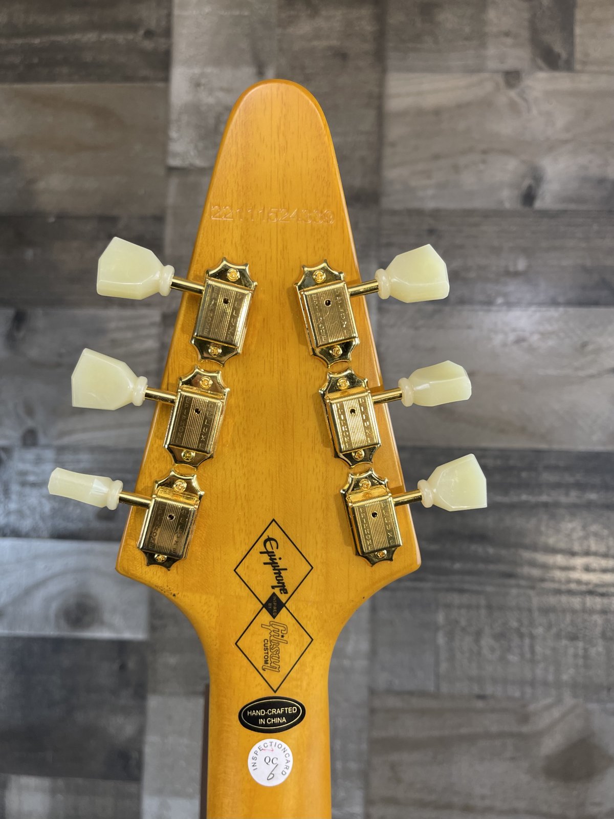 Epiphone Flying V ゴールド ハードケース付き Epiphone Flying V Korina Guitars: Perfect for All Musicians