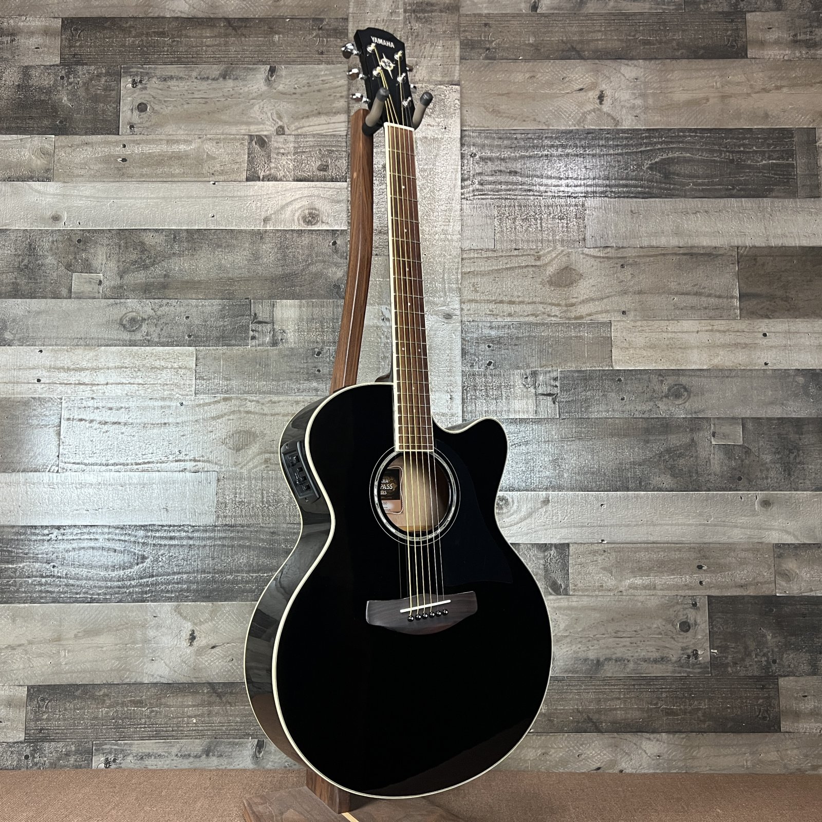 Yamaha CPX600 Medium Jumbo Acoustic Electric - Black - 889025115063