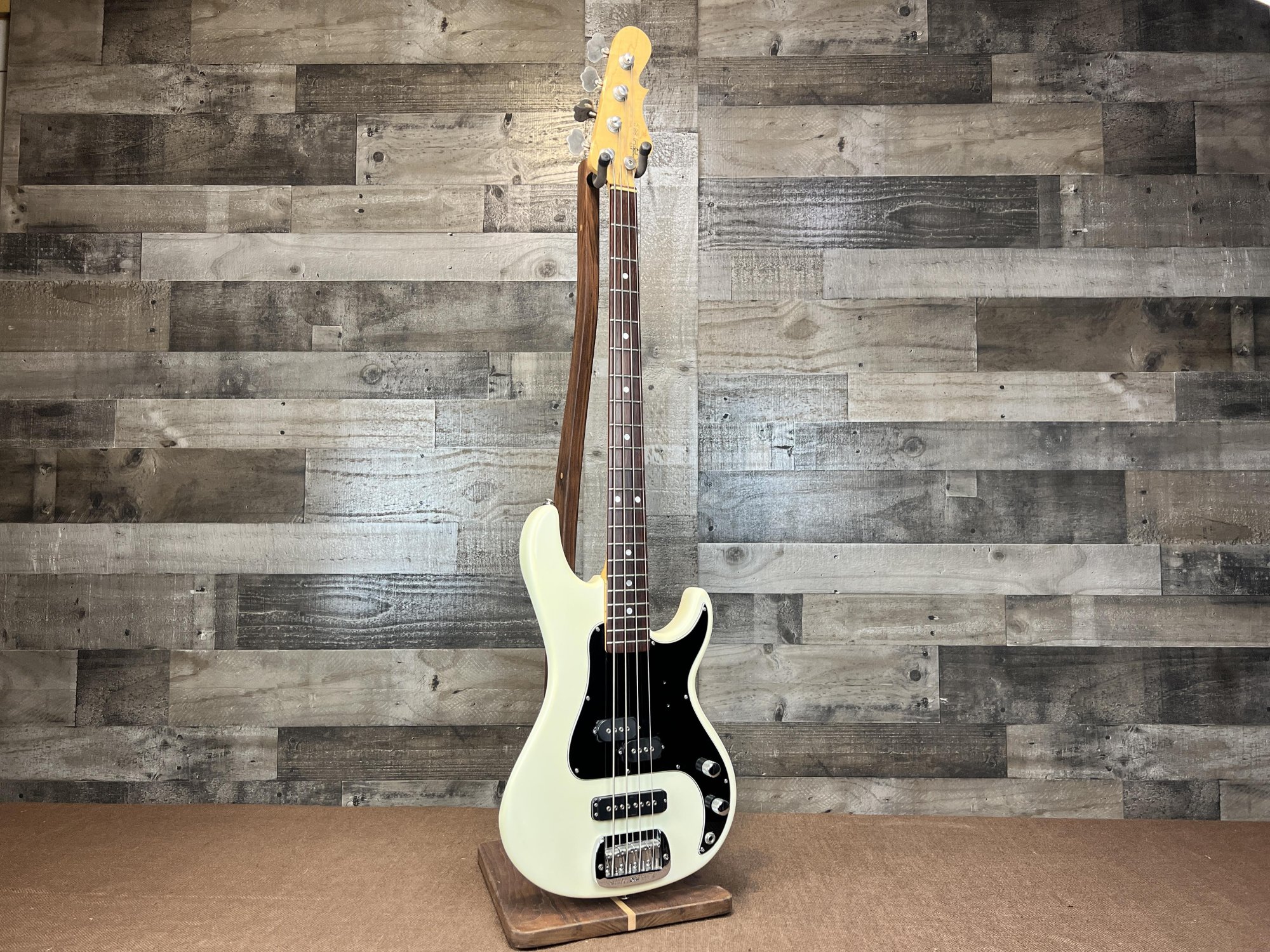 G&L SB2 USA Vintage Electric Bass Guitar 05221004100