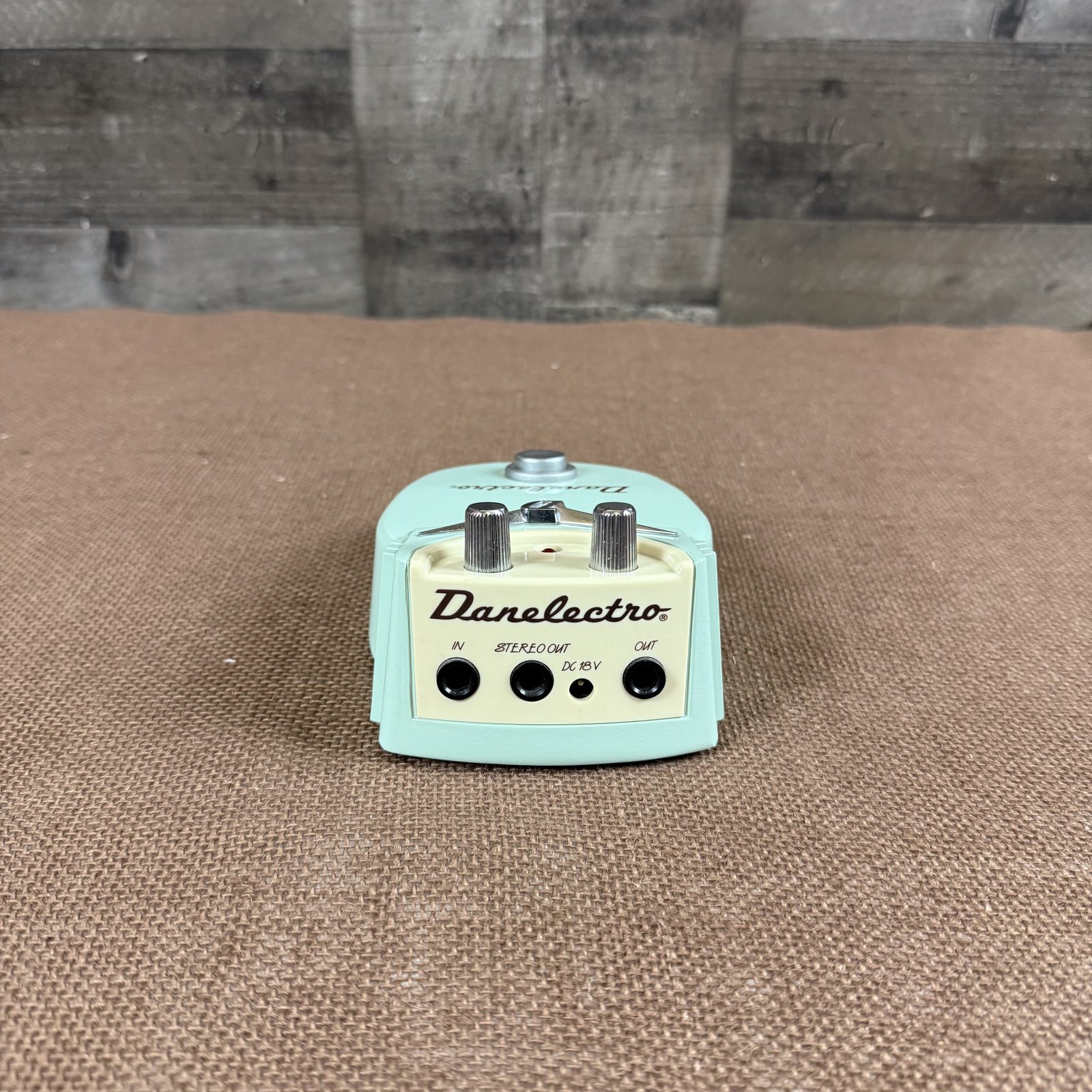 Danelectro Cool Cat Stereo Chorus Pedal (18V) - 052520220024