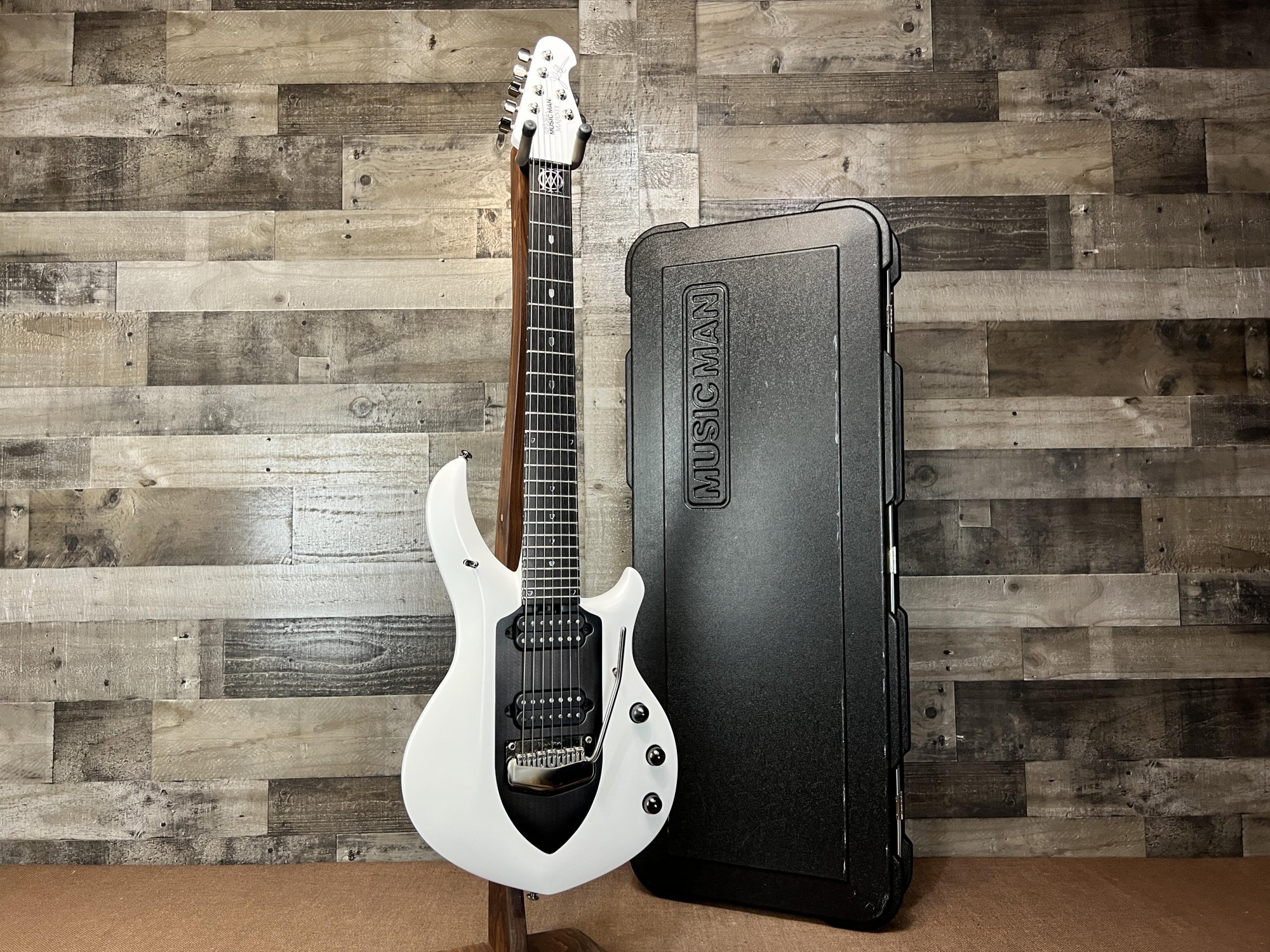 ギター musicman majesty 7 Glacial Frost Ernie Ball Music Man Petrucci Majesty 7, Glacial Frost, 7