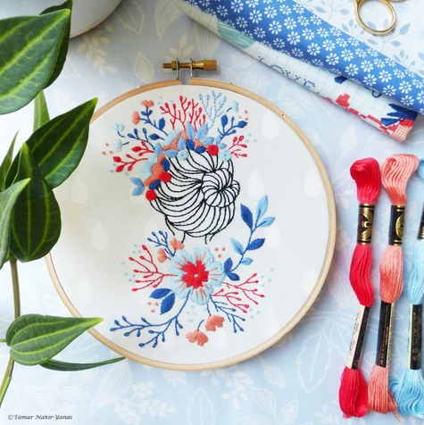 Flower crown lady 6 hand embroidery kit Flower crown lady 6 hand embroidery kit