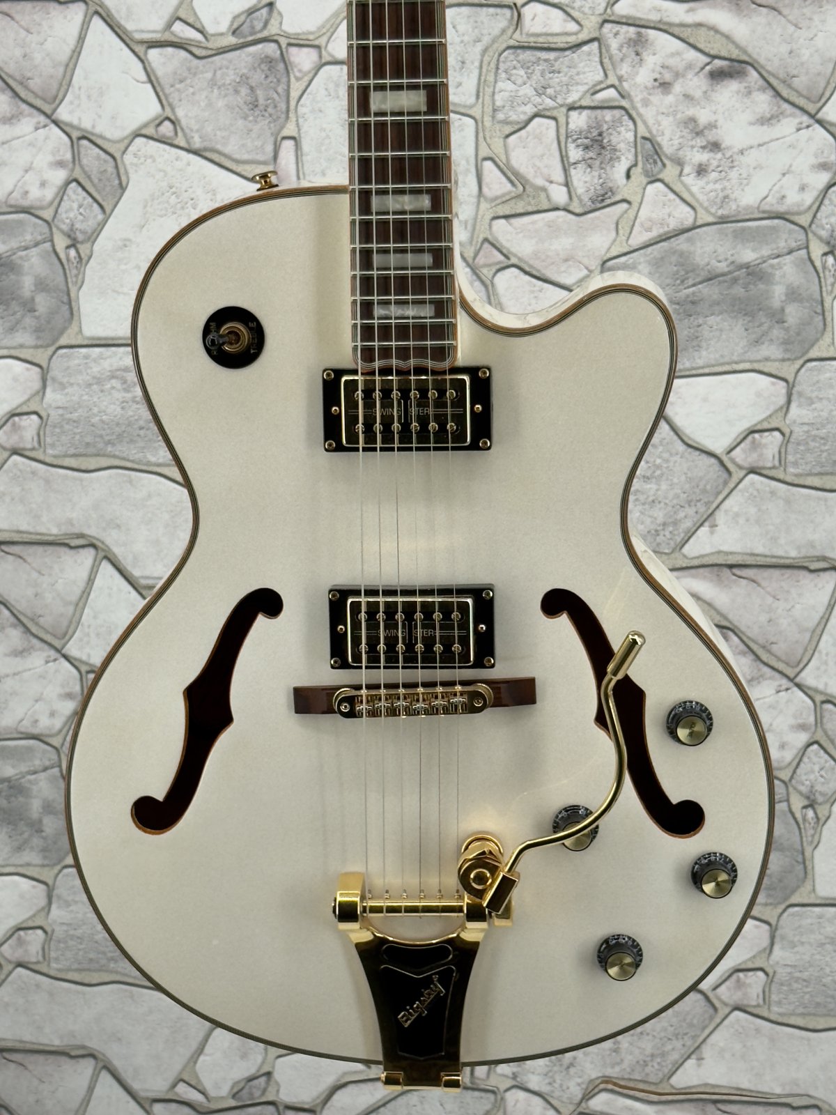 Epiphone Swingster Royale PW with Case in Excellent Condition Epiphone Swingster Royale PW with Case in Excellent Condition
