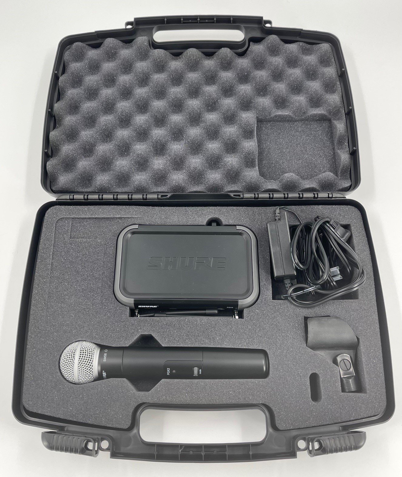 Shure PGX4 PGX2 SM58 hand held Wireless System in very good