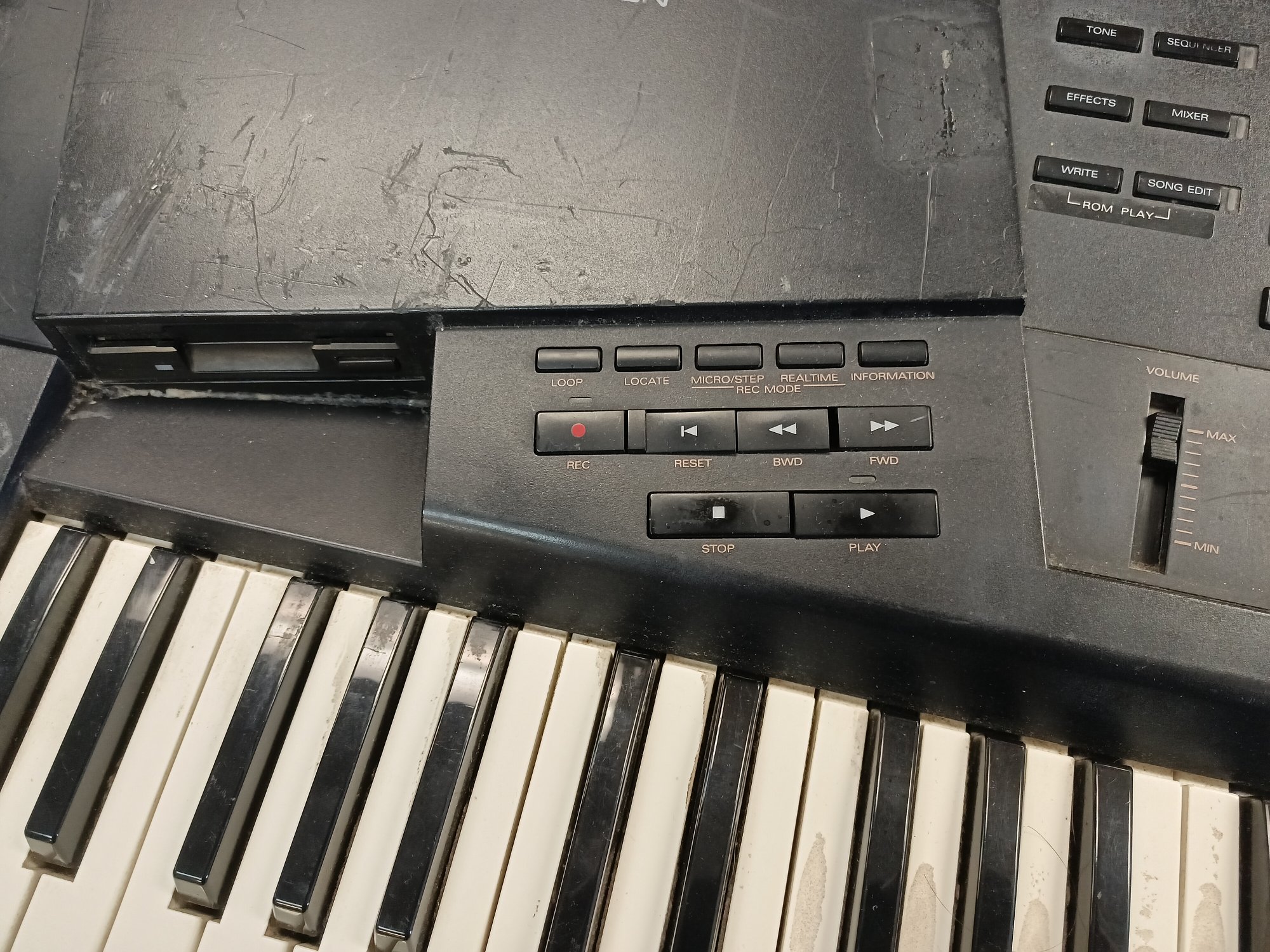 Used Roland JW-50 Synthesizer