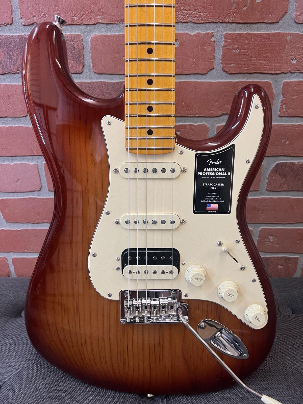 Fender AMERICAN PROFESSIONAL II STRATOCASTER HSS Guitar - Sienna
