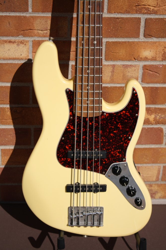 2022 Fender Jazz Bass V MIM-Cream