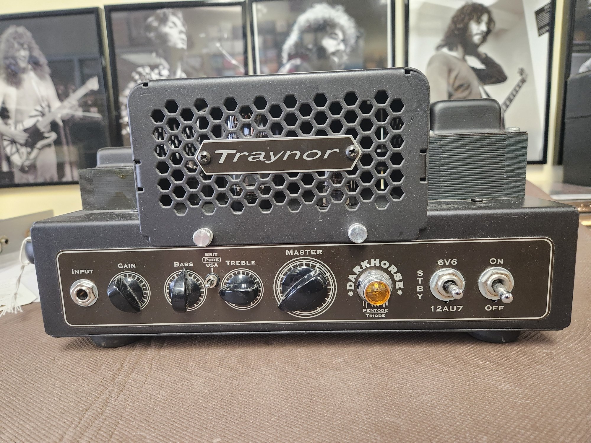 Traynor dh15h – Darkhorse 15 W Tube Amp Traynor's Darkhorse DH15H | Vintage Guitar® magazine