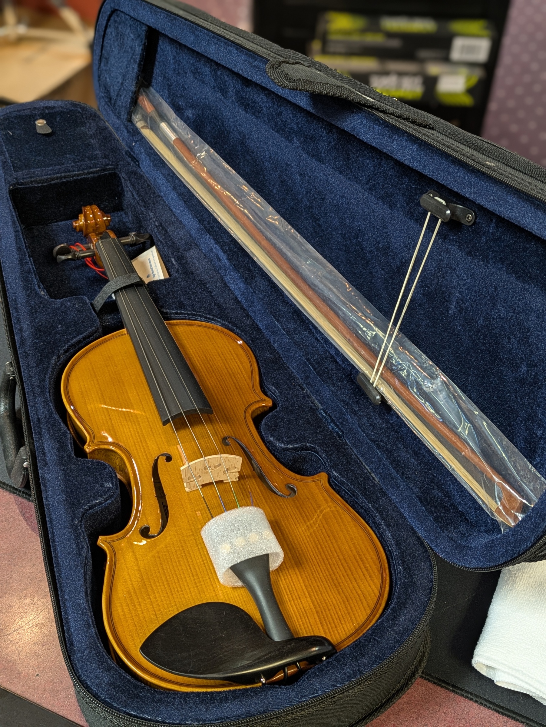 Anton Breton Student 3/4-size Violin Outfit - Complete with Case and Bow