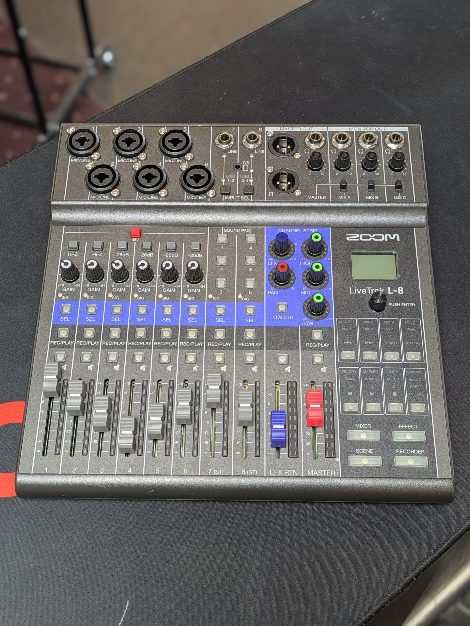 (USED) Zoom LiveTrak L-8 Portable 8-Channel Digital Mixer and Multitrack Recorder