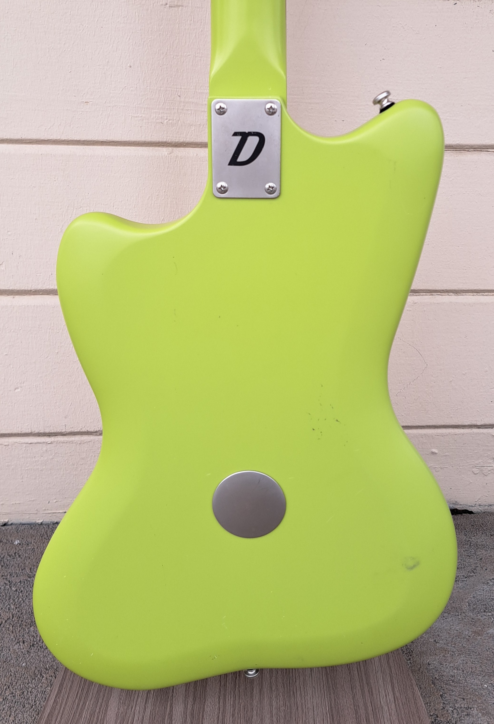 DANELECTRO DEAD ON 67 BARITONE ELECTRIC GUITAR W/ GIBSON CASE