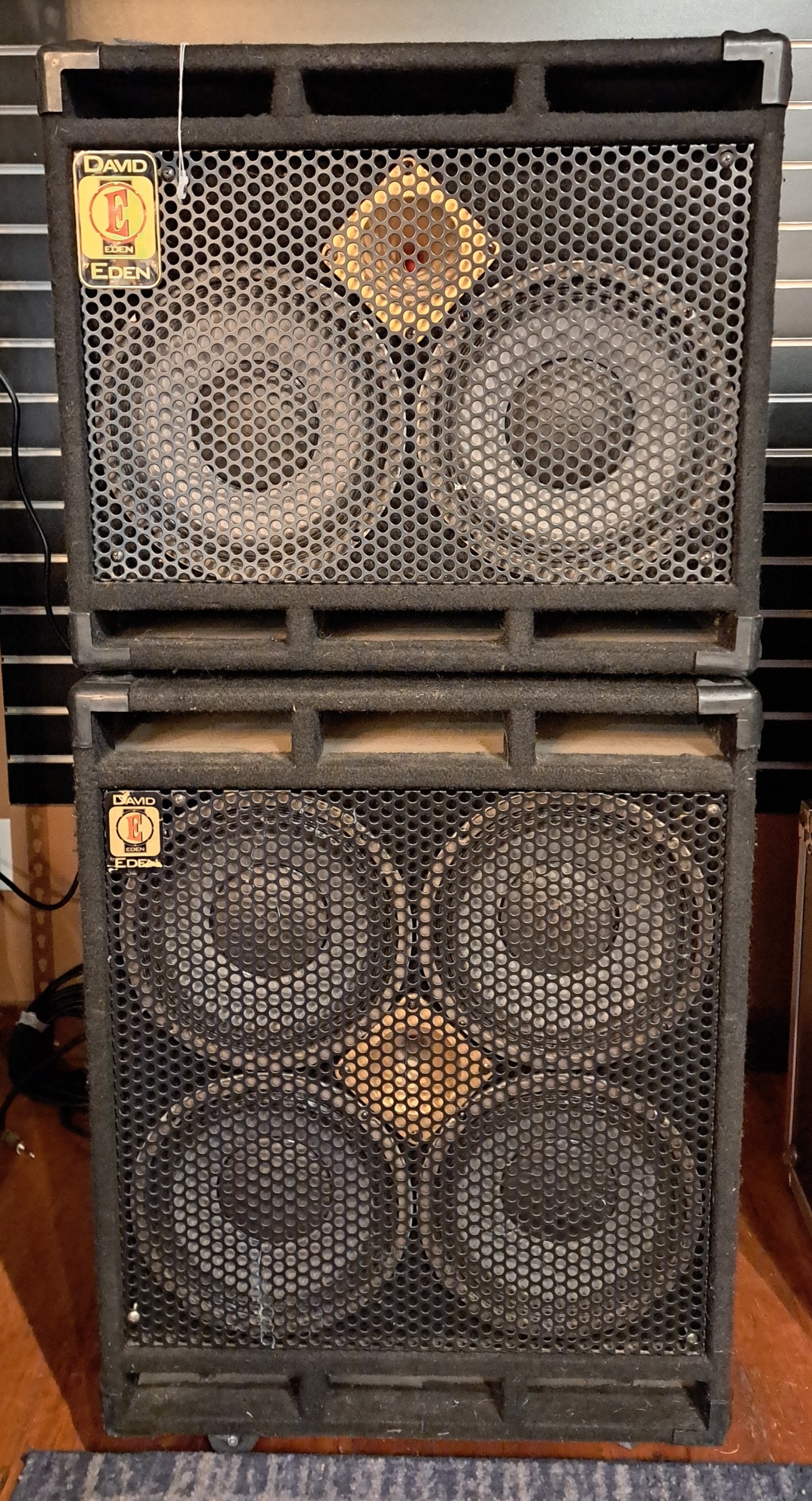 DAVID EDEN 4X10 700 WATT 8OMH BASS CAB + 2x10 350 WATT BASS CAB W/CASTERS + SLIP COVER