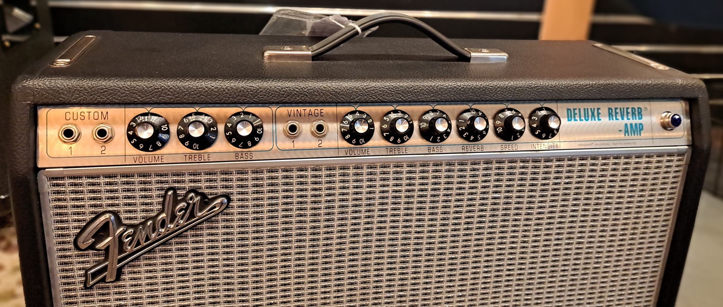 FENDER 68 CUSTOM DELUXE REVERB REISSUE 1X12 COMBO GUITAR AMP W COVER (USED)