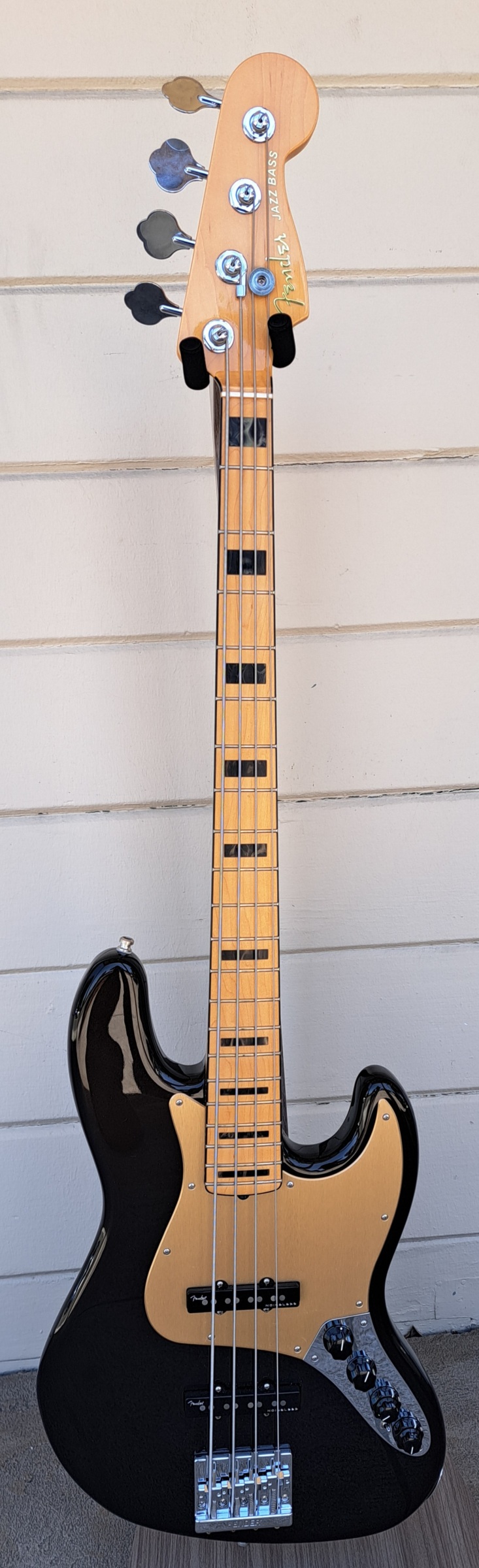 FENDER AMERICAN ULTRA JAZZ BASS MAPLE FRETBOARD, TEXAS TEA FINISH