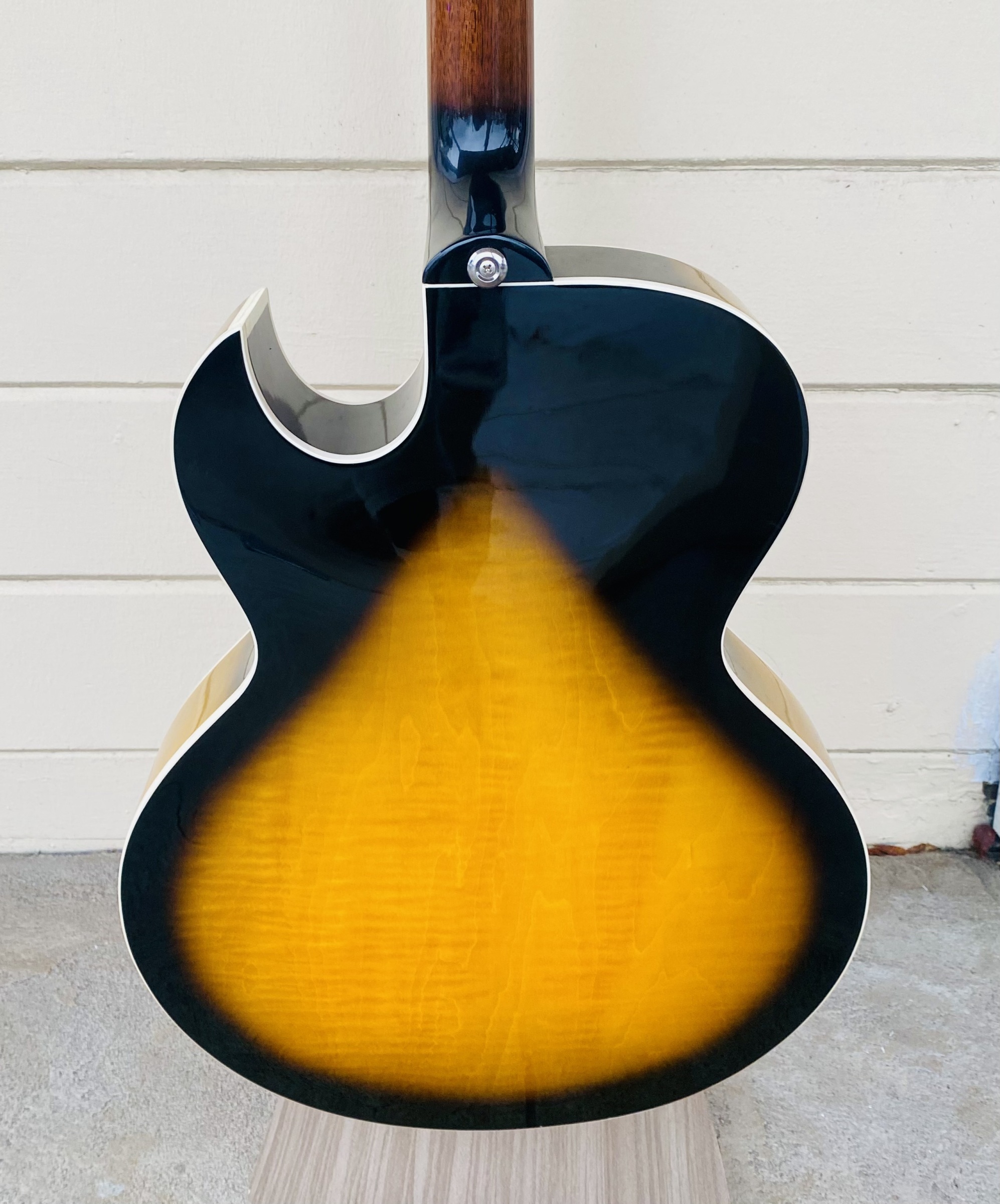 GIBSON ES-175 HOLLOWBODY ELECTRIC GUITAR W CASE TOBACCO BURST