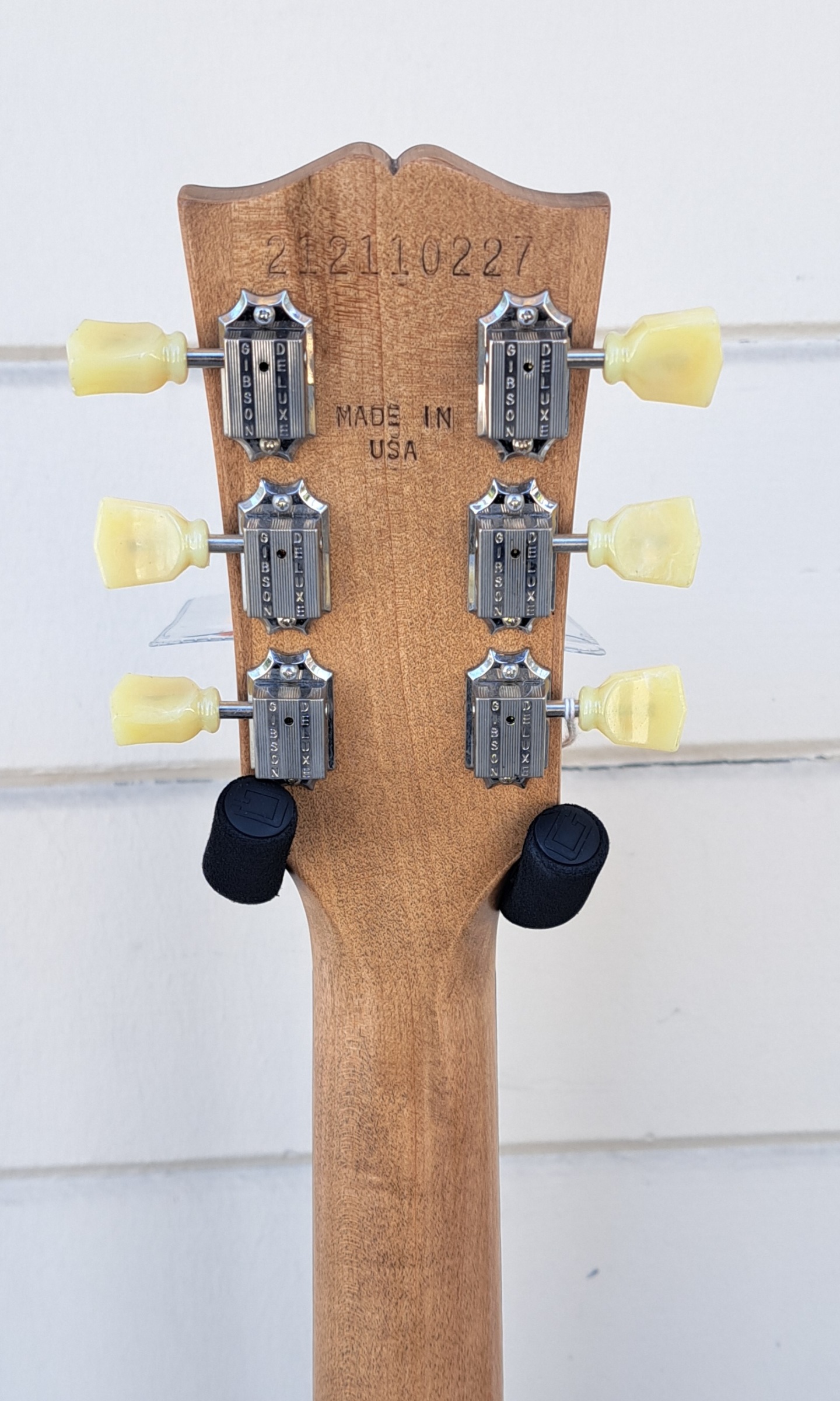 GIBSON 2021 LES PAUL TRIBUTE ELECTRIC GUITAR SATIN TOBACCO FINISH