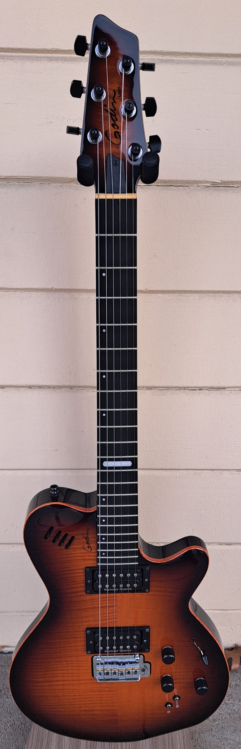 ギター Godin LGXT AAA GODIN LGXT AAA ELECTRIC GUITAR W/CASE