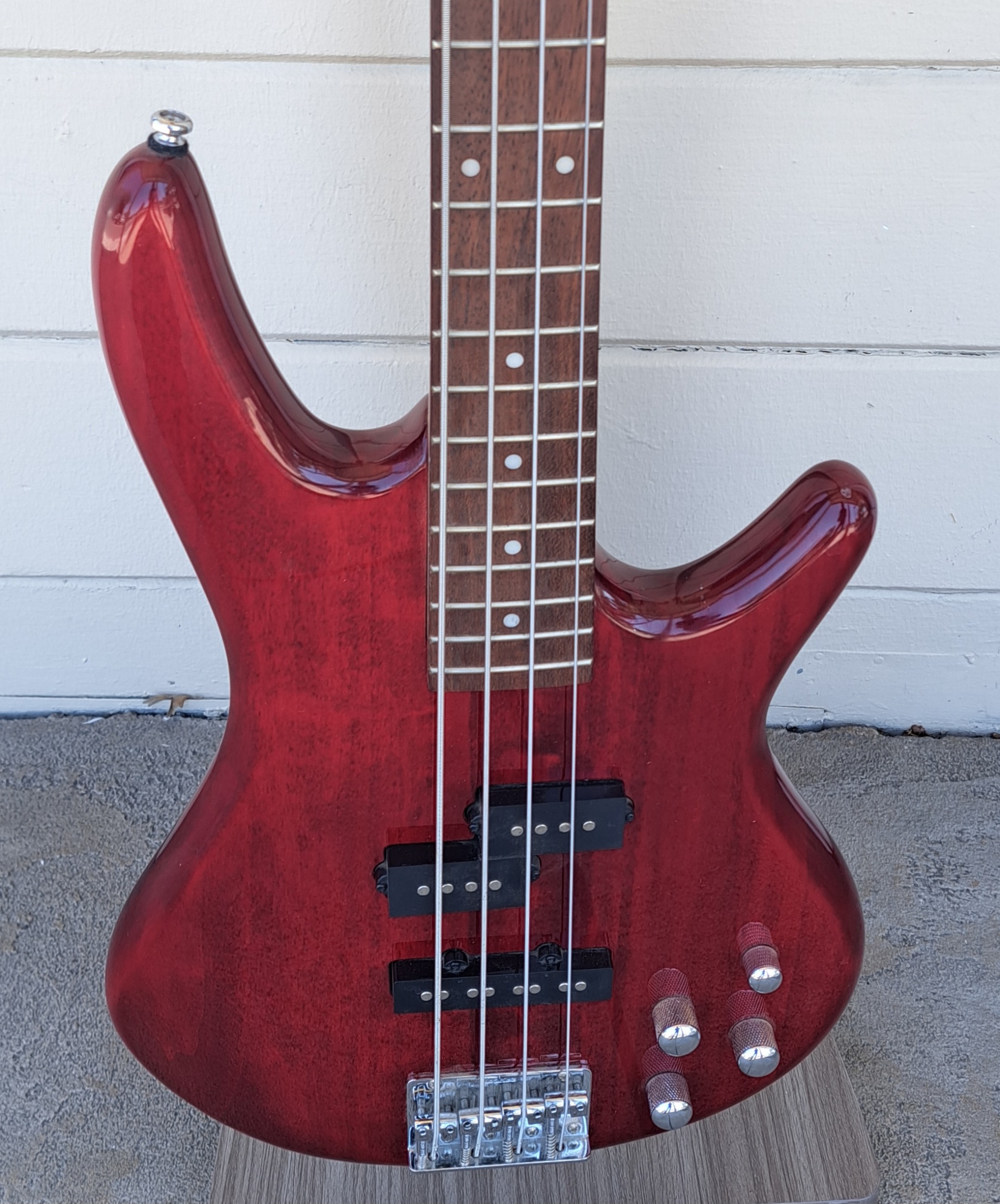 IBANEZ GIO SOUNDGEAR ELECTRIC BASS, RED FINISH