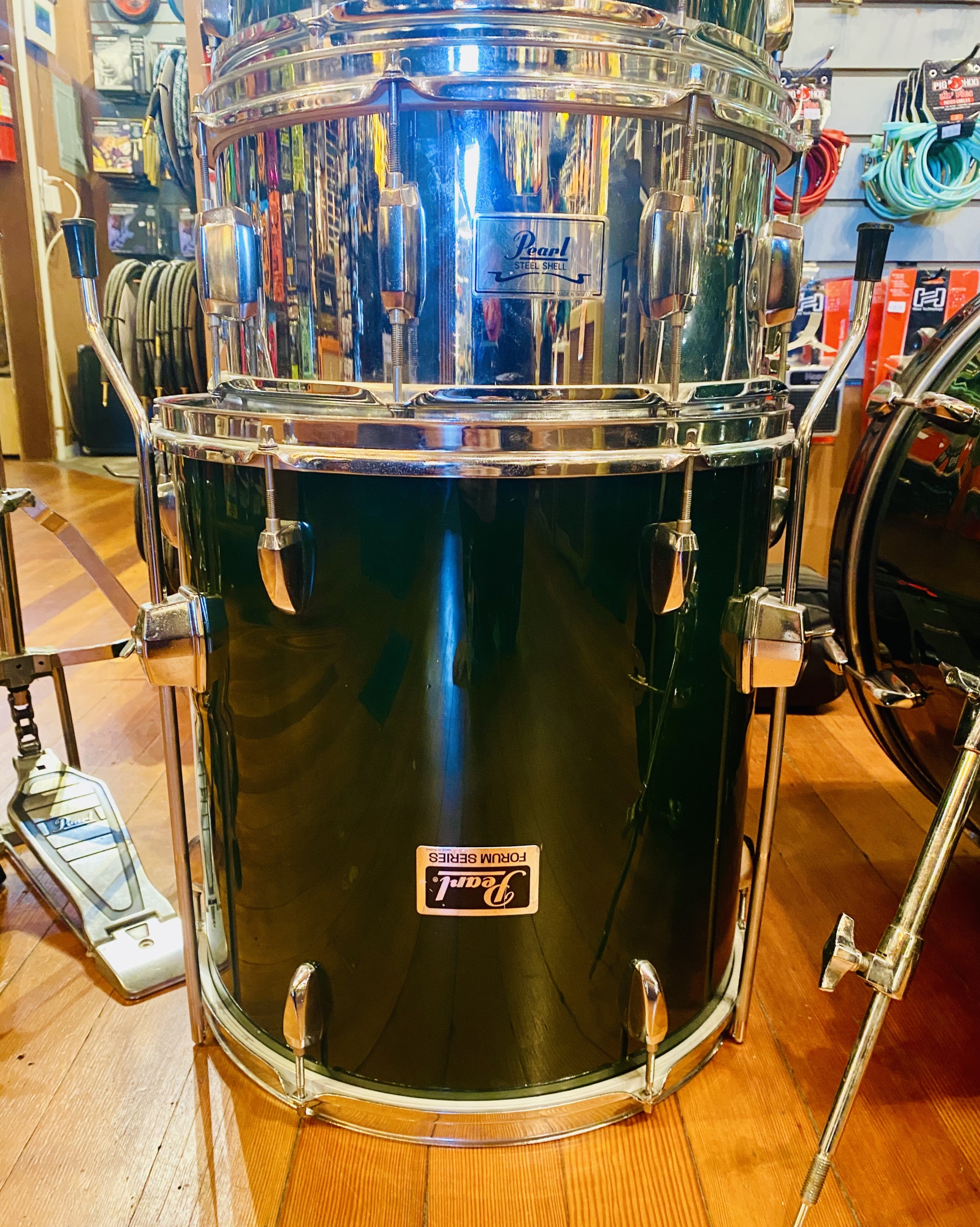 PEARL FORUM SERIES DRUM SET W/ HARDWARE + CYMBALS