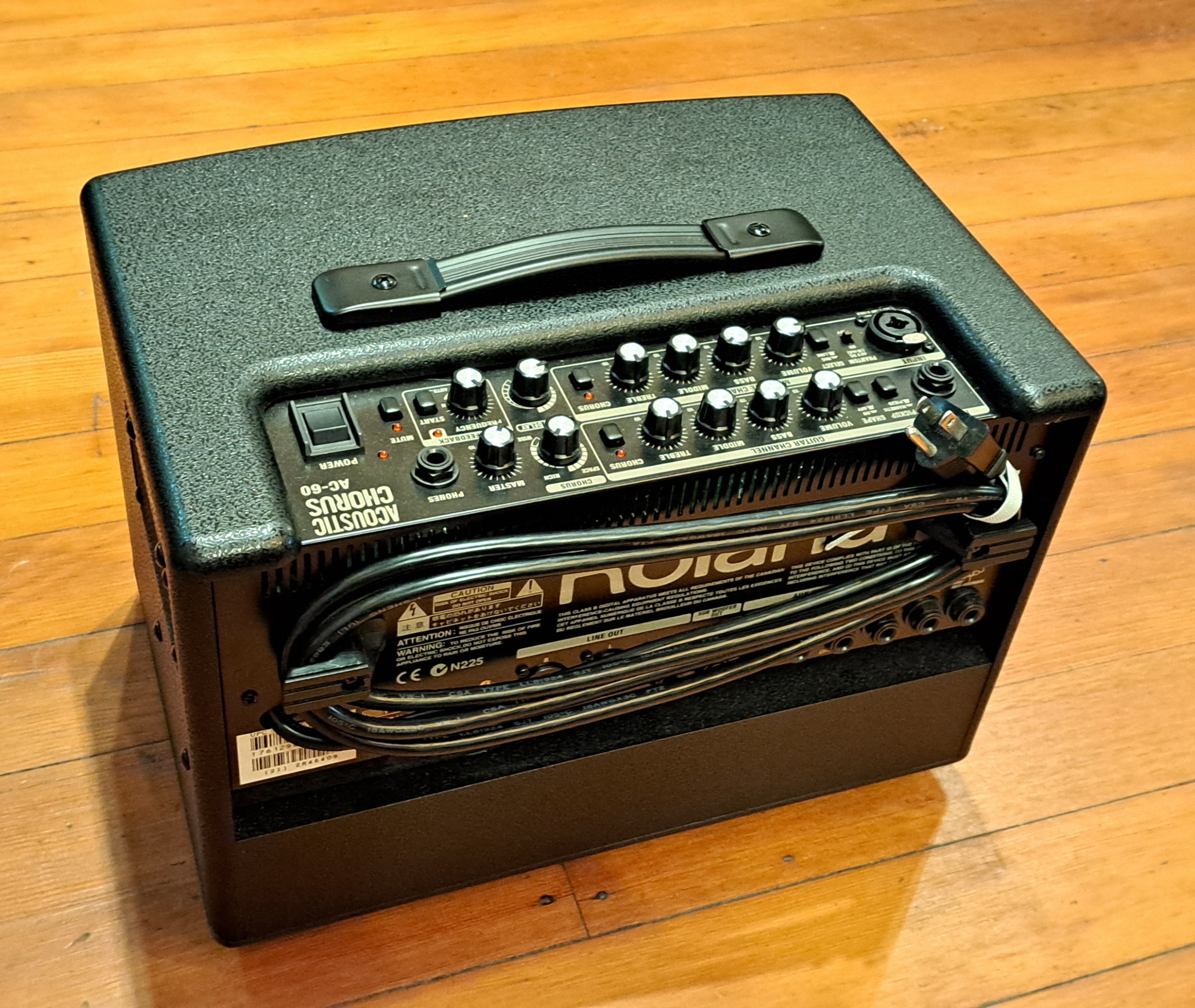 ROLAND AC-60 ACOUSTIC CHORUS GUITAR AMP W/SLIP COVER (USED)