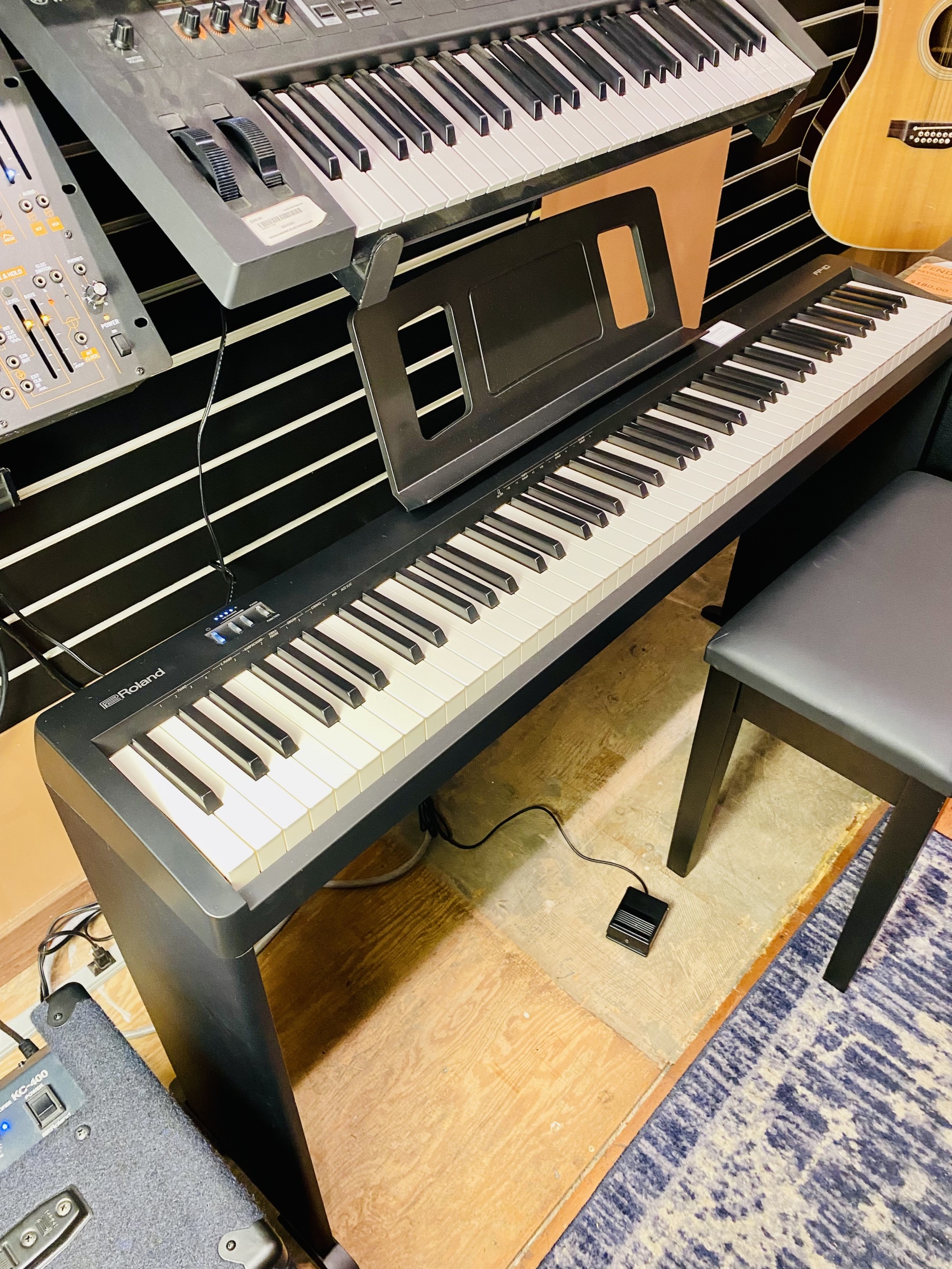 ROLAND FP-10 88-KEY DIGITAL PORTABLE PIANO/ BENCH, STAND. SUSTAIN, HEADPHONES, METRONOME, BOOK (USED)