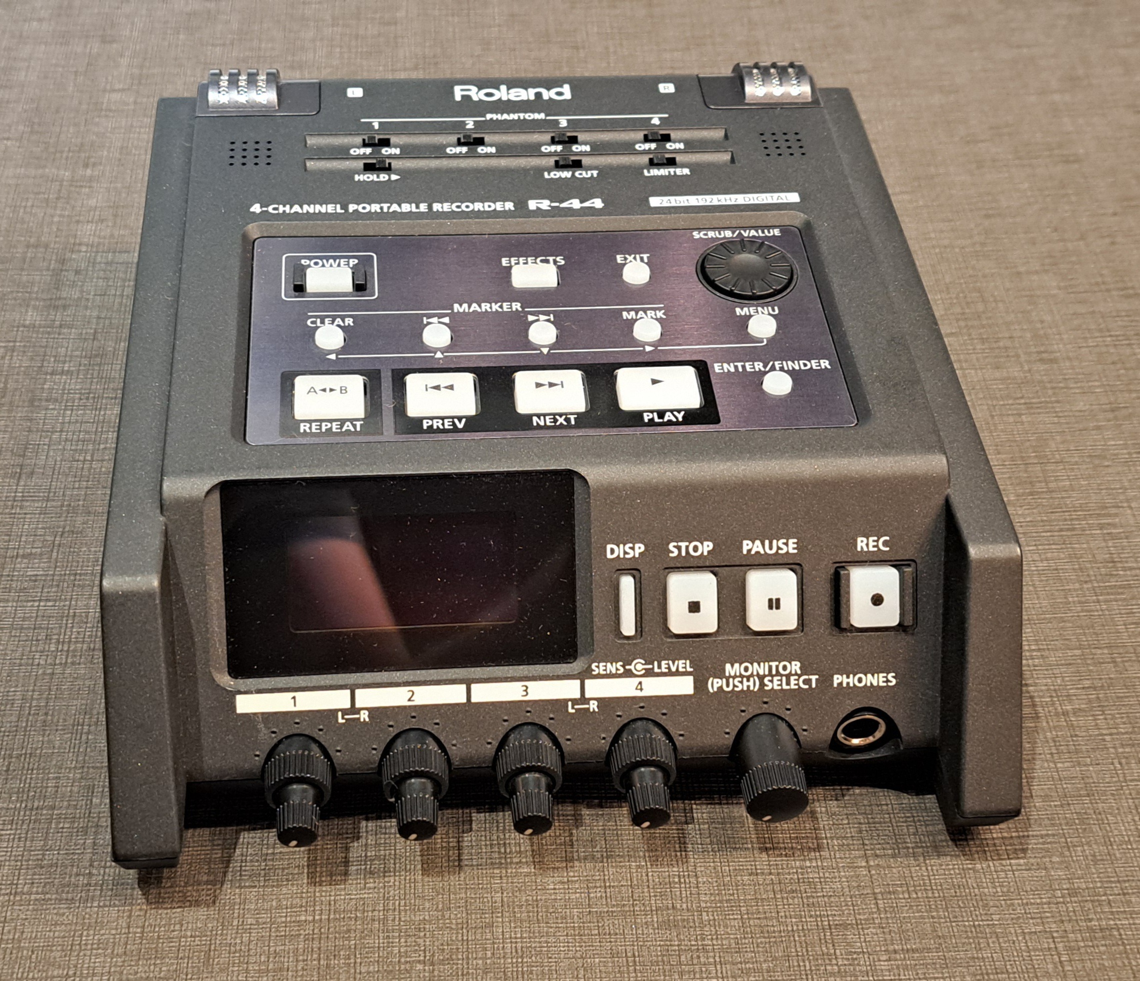 ROLAND R44 4-CHANNEL PORTABLE DIGITAL RECORDER W BOX - POWER SUPPLY (USED)