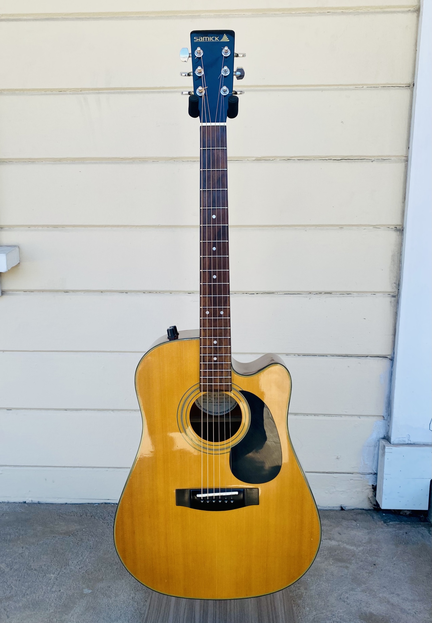 SAMICK SF18 CE ACOUSTIC/ELECTRIC GUITAR W/BAG