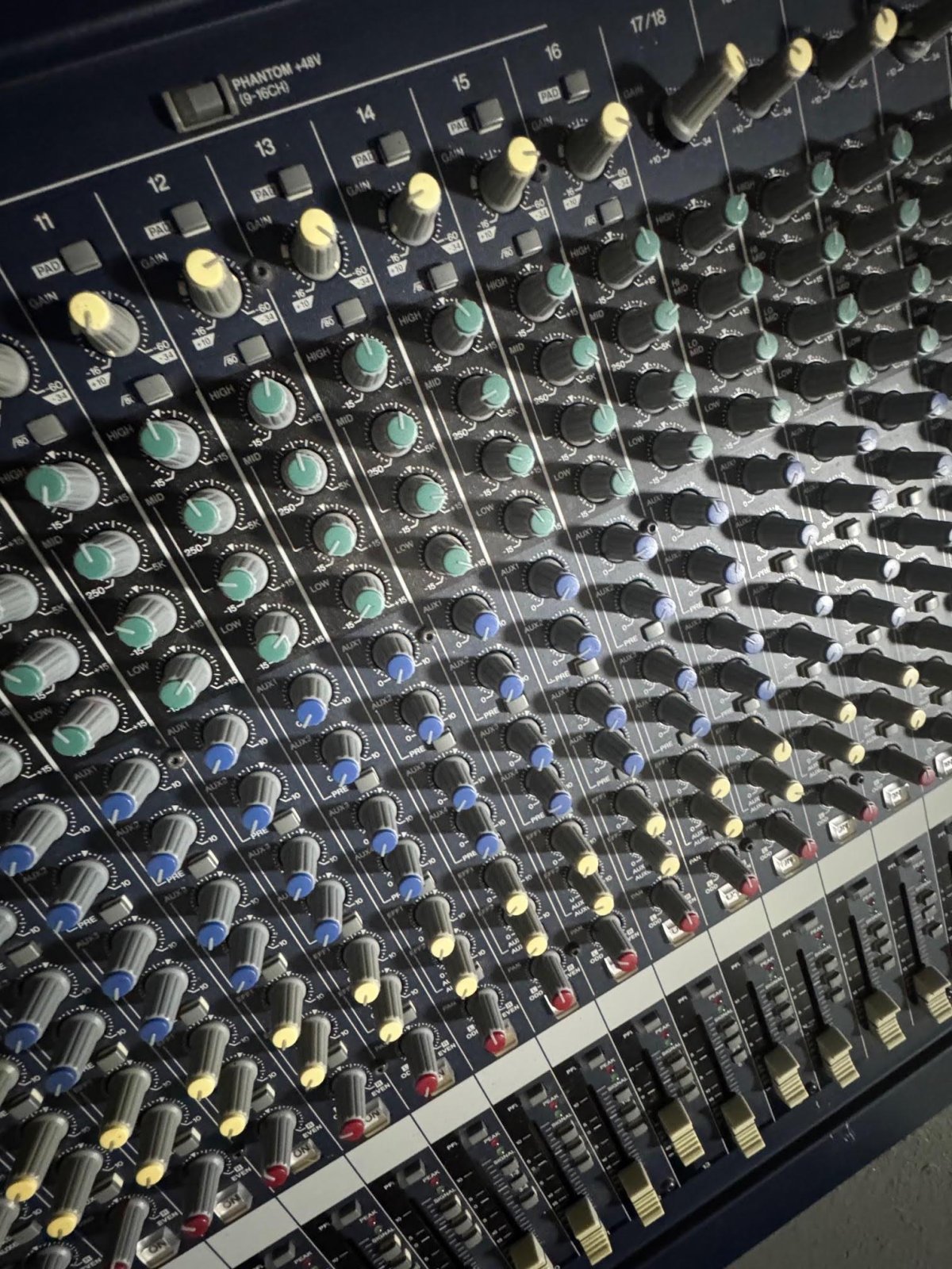 Yamaha MG24/14FX Mixer (Used) - 331899