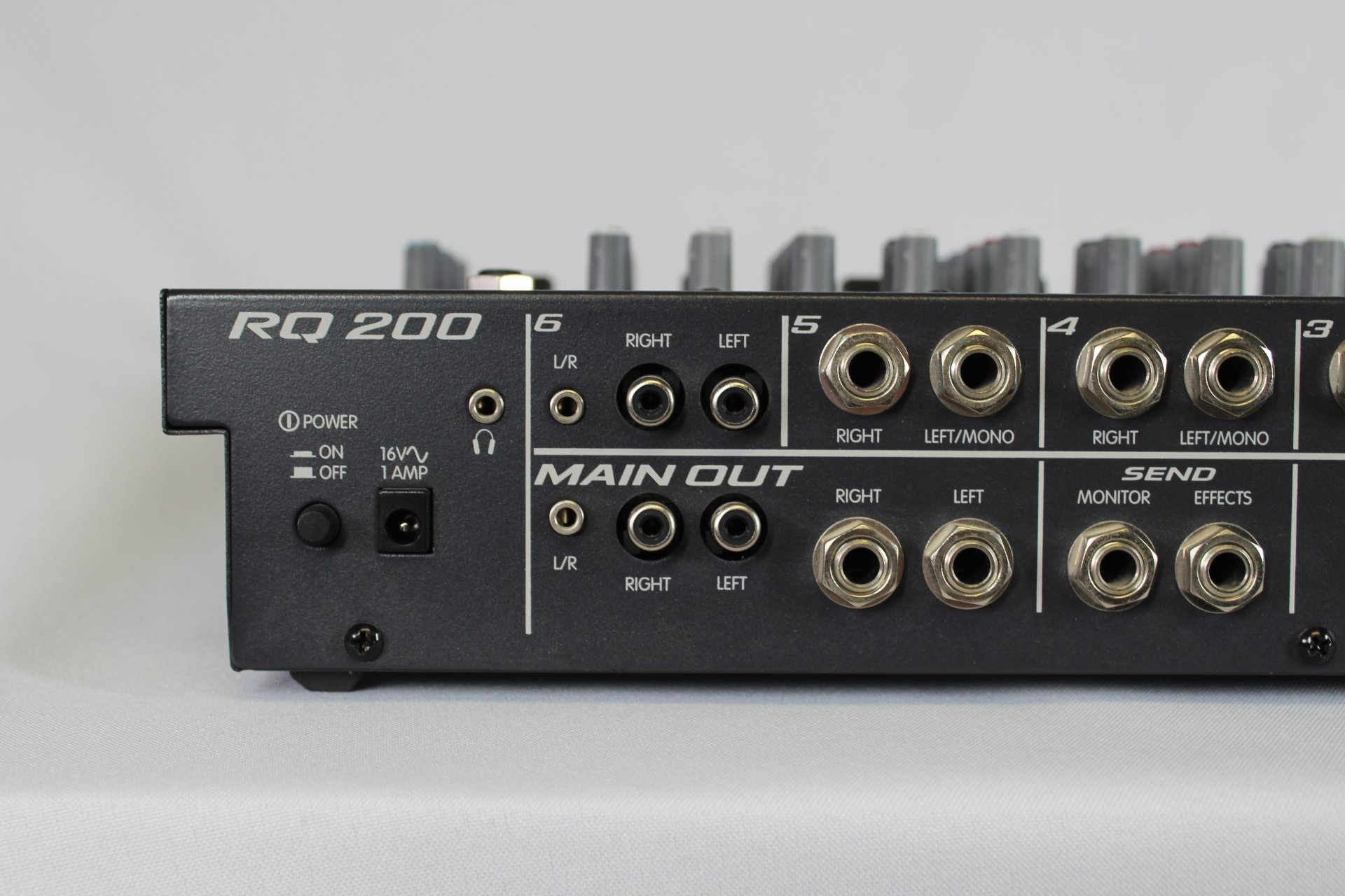 Peavey RQ200 6-Channel Mixer (Used) - 04589060045