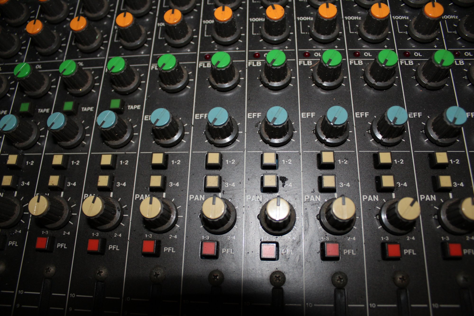 Tascam 16-Channel Analog Mixer M-216 w/Case - 500446