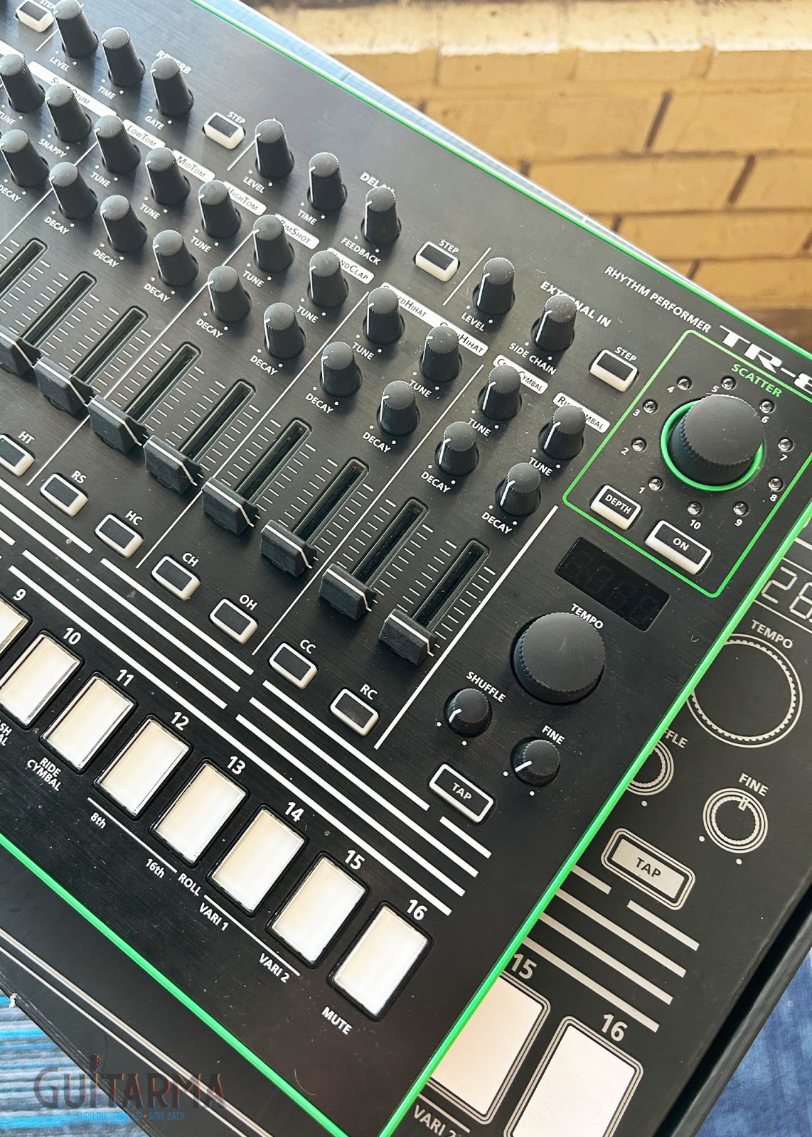 Roland TR-8 Rhythm Performer Drum Machine w/box and power supply